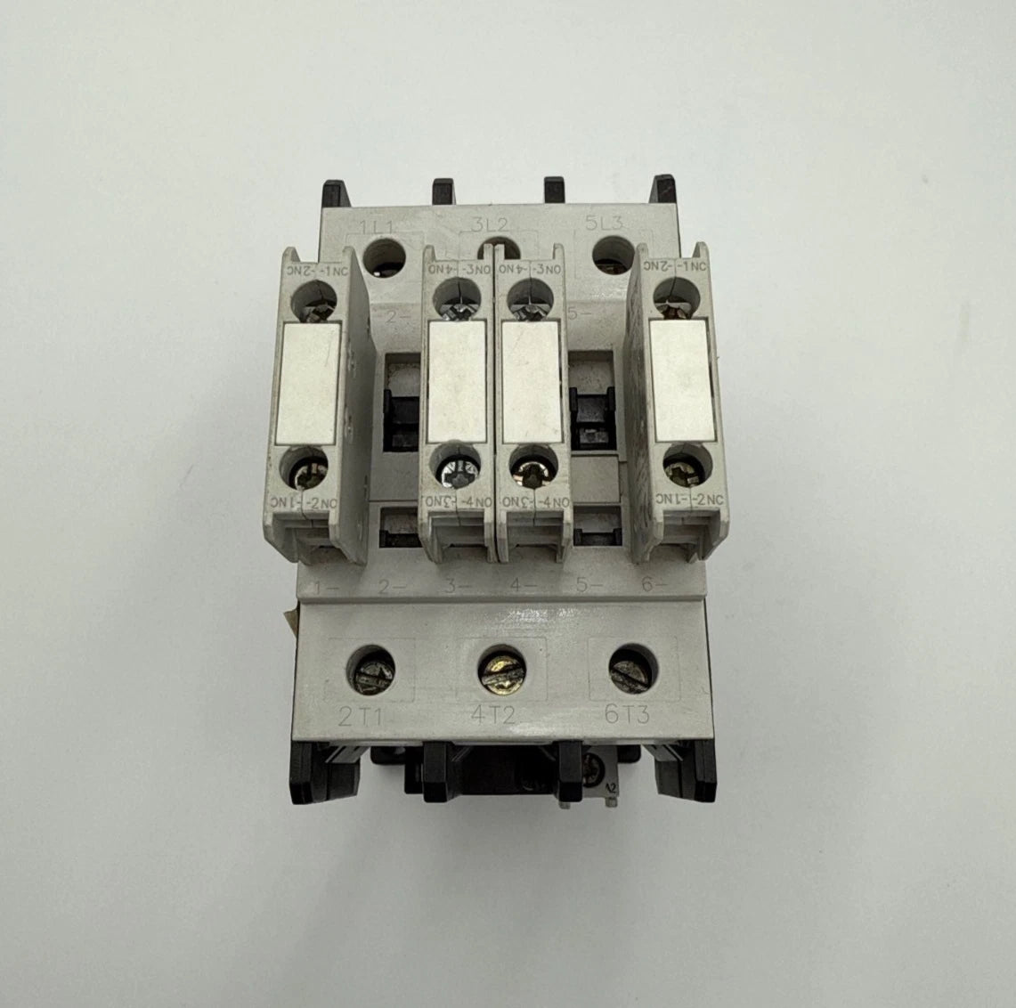 GE CL06A300M Contactor 80A 3P 600V 3PH 40HP Coil 110/120V Aux Contact BCLF01 Used