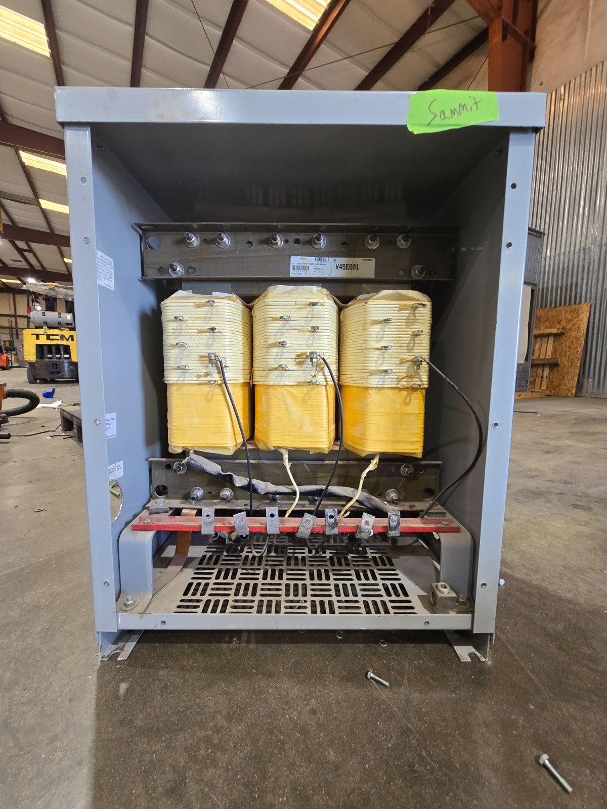 45KVA Eaton V48M28T45EE Transformer Pri 480V Sec 208/120V 3PH Indoor Encl DT-3 Used