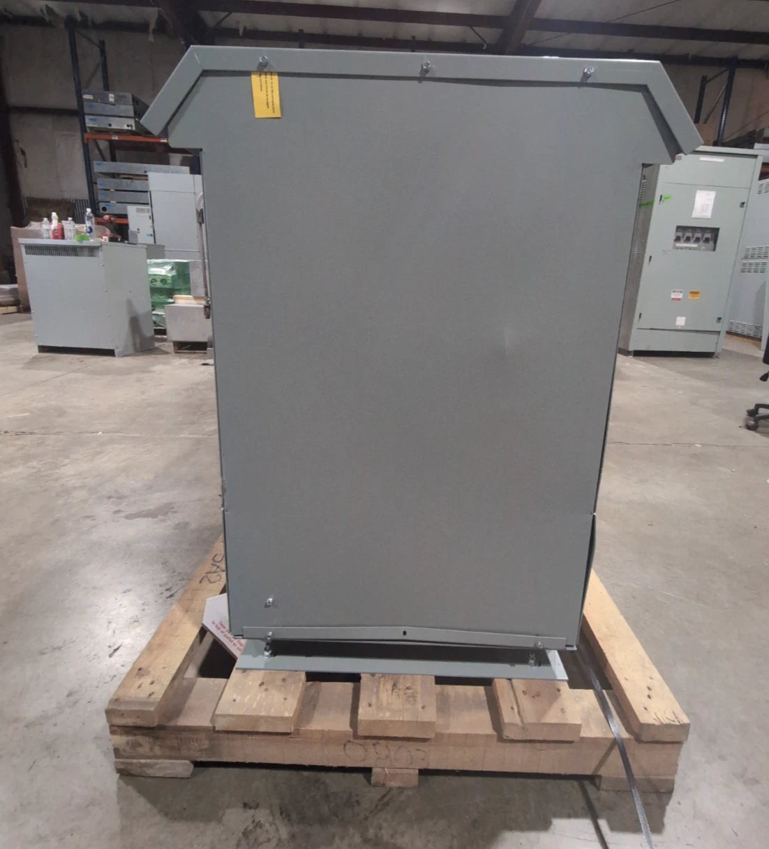 112.5KVA Siemens 3F3Y112K13FD16 Transformer Pri 480V Sec 208/120V 3PH 3R Encl New