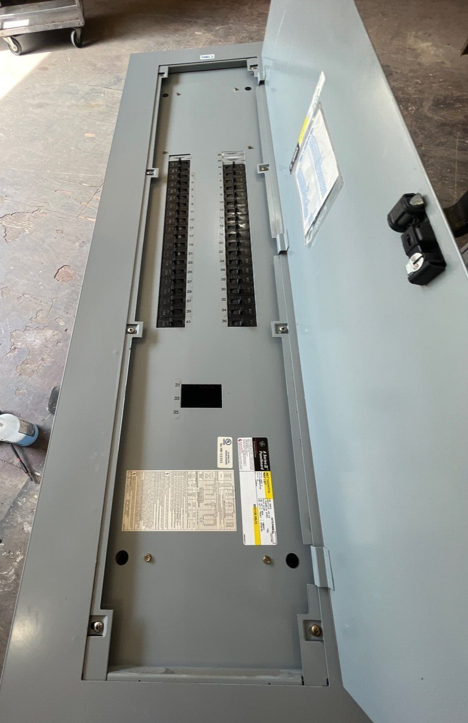 GE AEF3424MTX Panelboard 400A 208Y/120V 3PH 4W MLO Main Lug with 225A Subfeed P279 Used