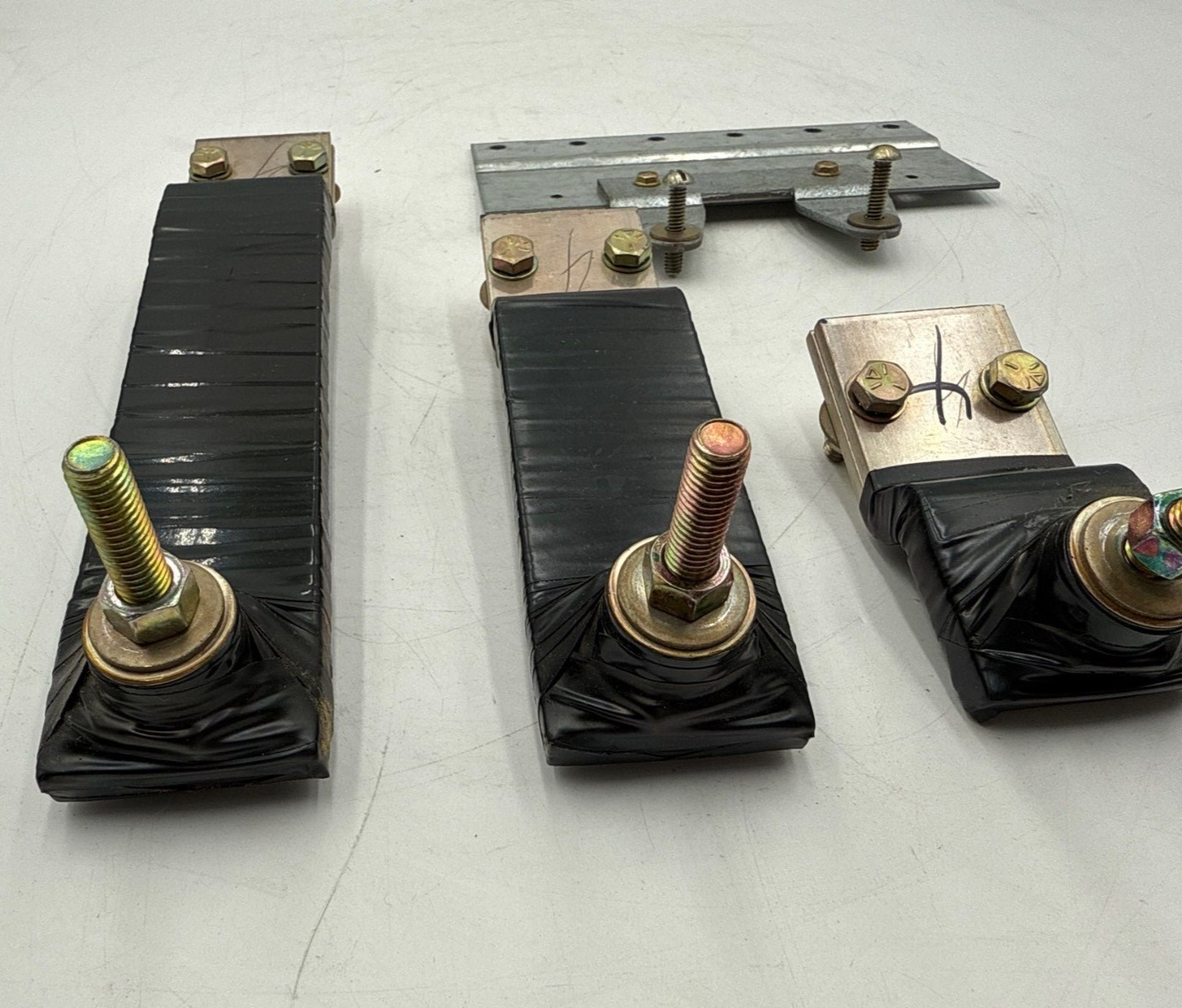 GE TKM12K Circuit Breaker Mounting Hardware Strap Kit 1200A AV-1 AV-2 CCB Panel Used