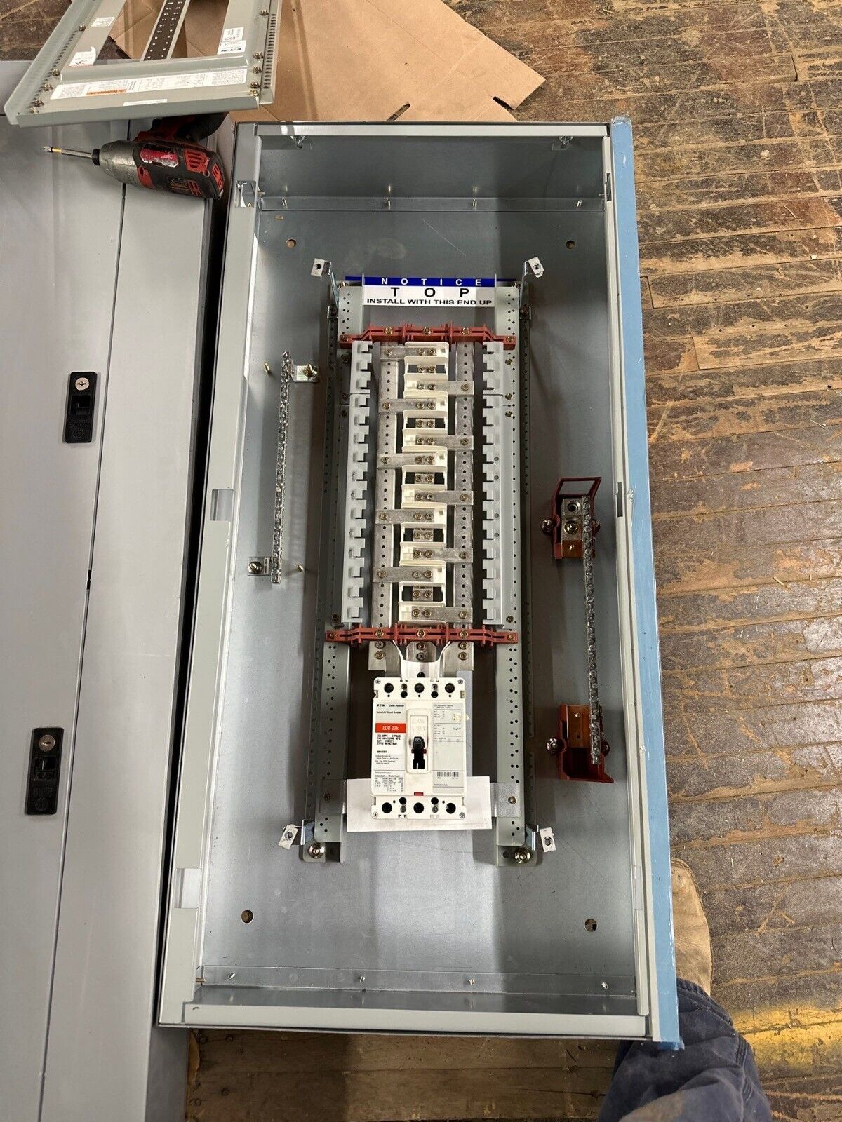 Eaton PRL1A Panelboard 225A 208Y/120V 3PH 4W MCB 42 Circuit 225 Amp EDB3225 P093 New