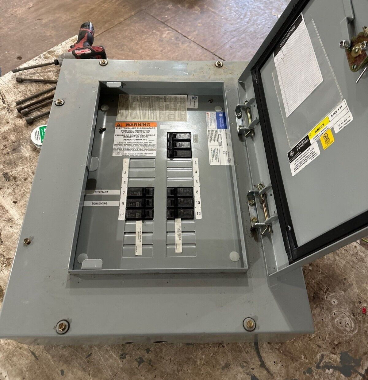 GE AQF3121AB Panelboard 125A 208/120V 3PH 4W 3R Outdoor Encl MCB Main 30 Amp P484 Used