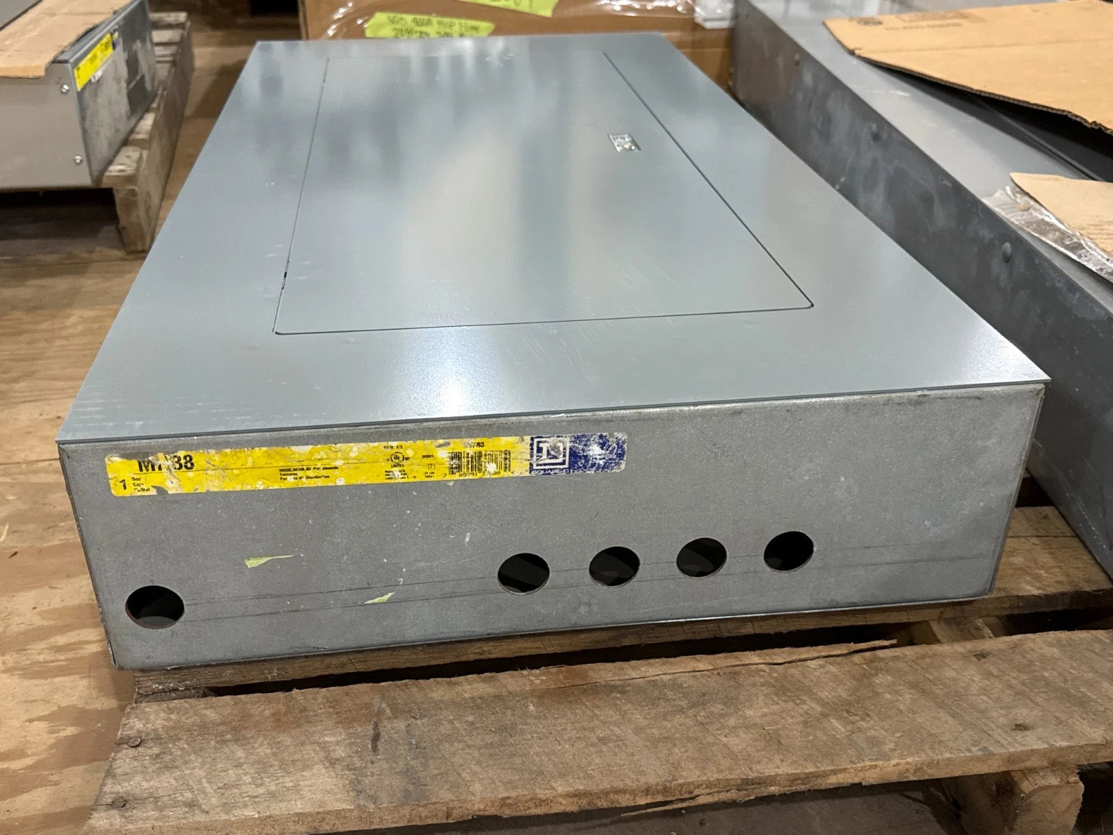 Square D NQ42L2 Panelboard 225A 240V 1PH 3W MLO 225 Amp Panel 42 Cir MH38 Used