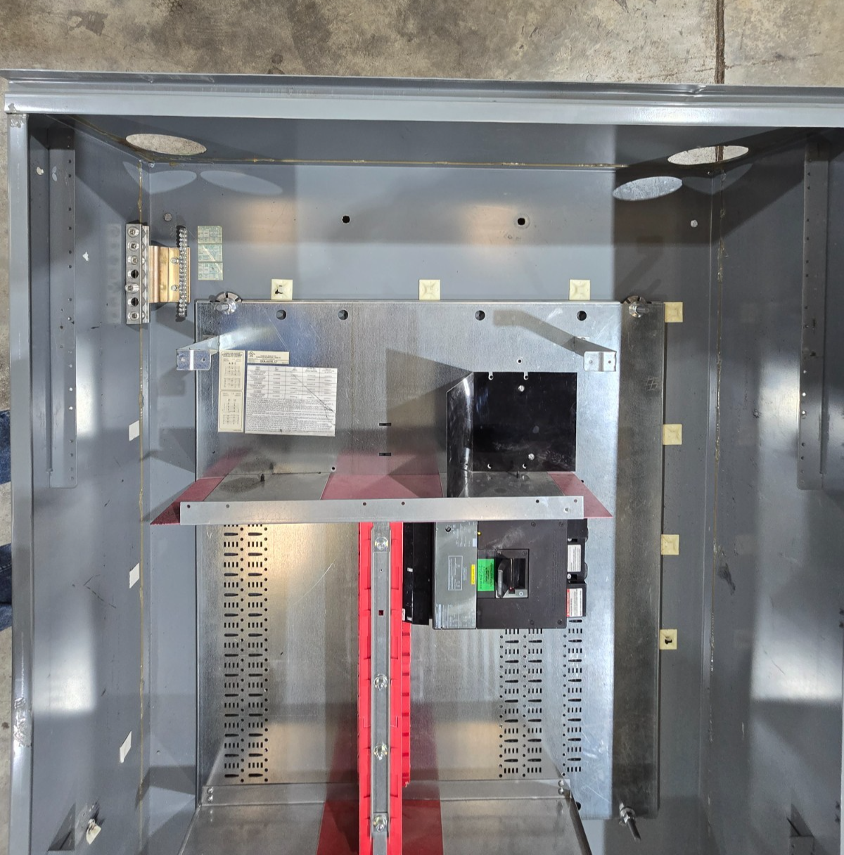 Square D HCP I-Line Panelboard 400A 480V 3PH 3W MCB Main LI36400 3R Encl 30 Cir Used