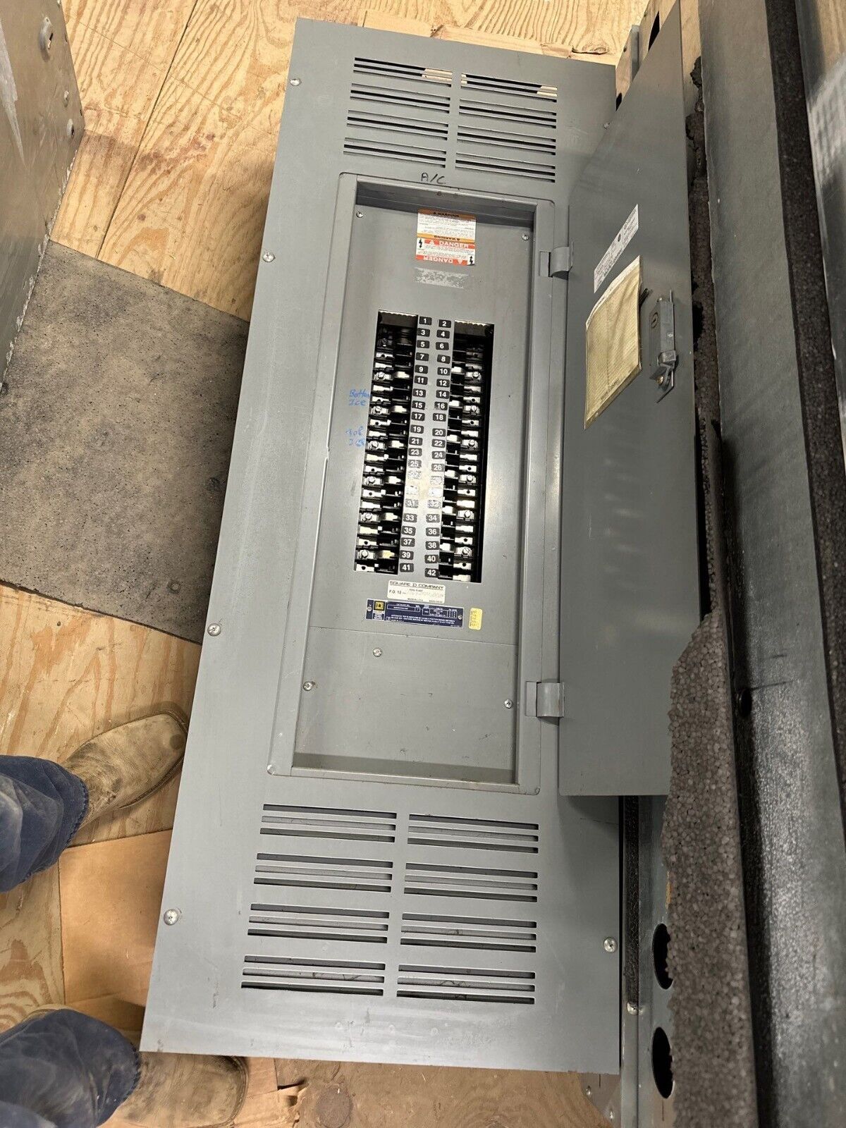 Square D NQOD442L400 Panelboard 400A 208Y/120V 3PH 4W Indoor Encl 42 Circuit MLO P470 Used