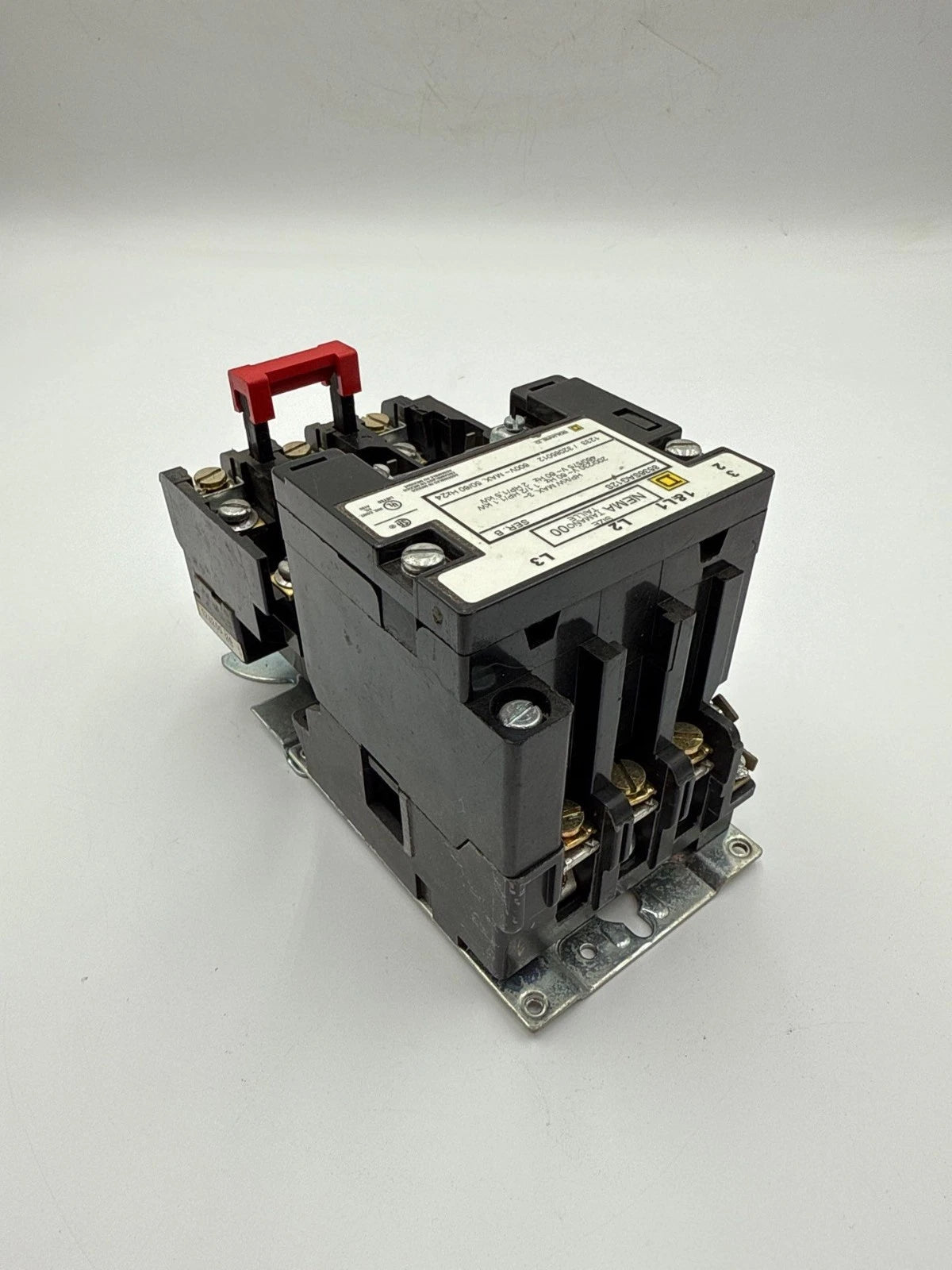 Square D 8536SAG12S Starter NEMA Size 00 3P 2HP 600V Max Coil 208V 9998SAC52 Used