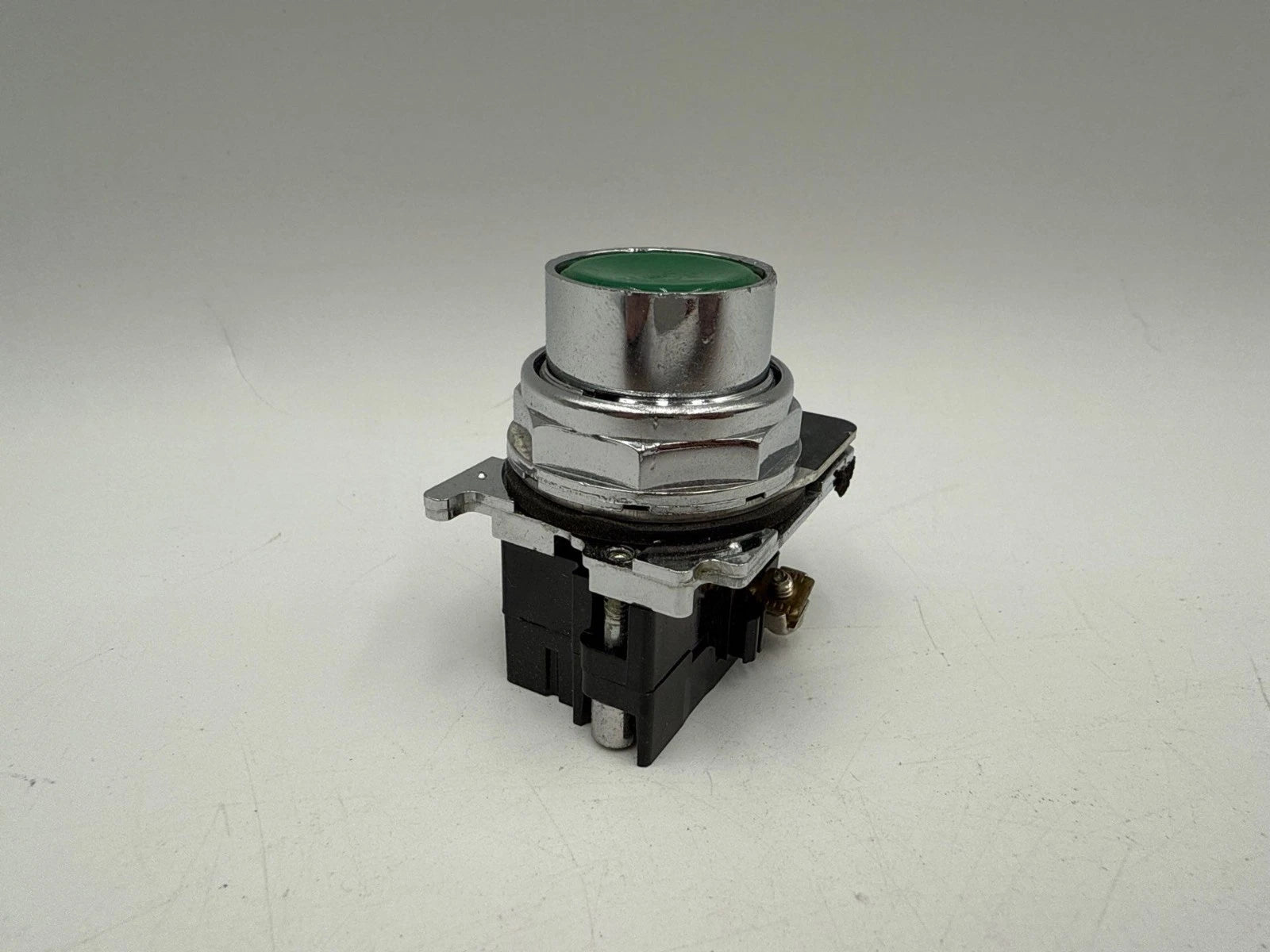 Cutler Hammer 10250T 91000T Push Button Green Start 600V Control Panel Equip Used