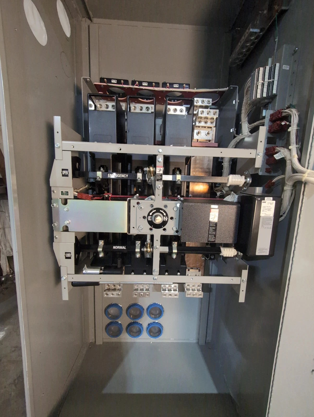 ASCO 7000 Series Automatic Transfer Switch 1600A 480V 3PH 3P G07ATSA31600N5XC Used