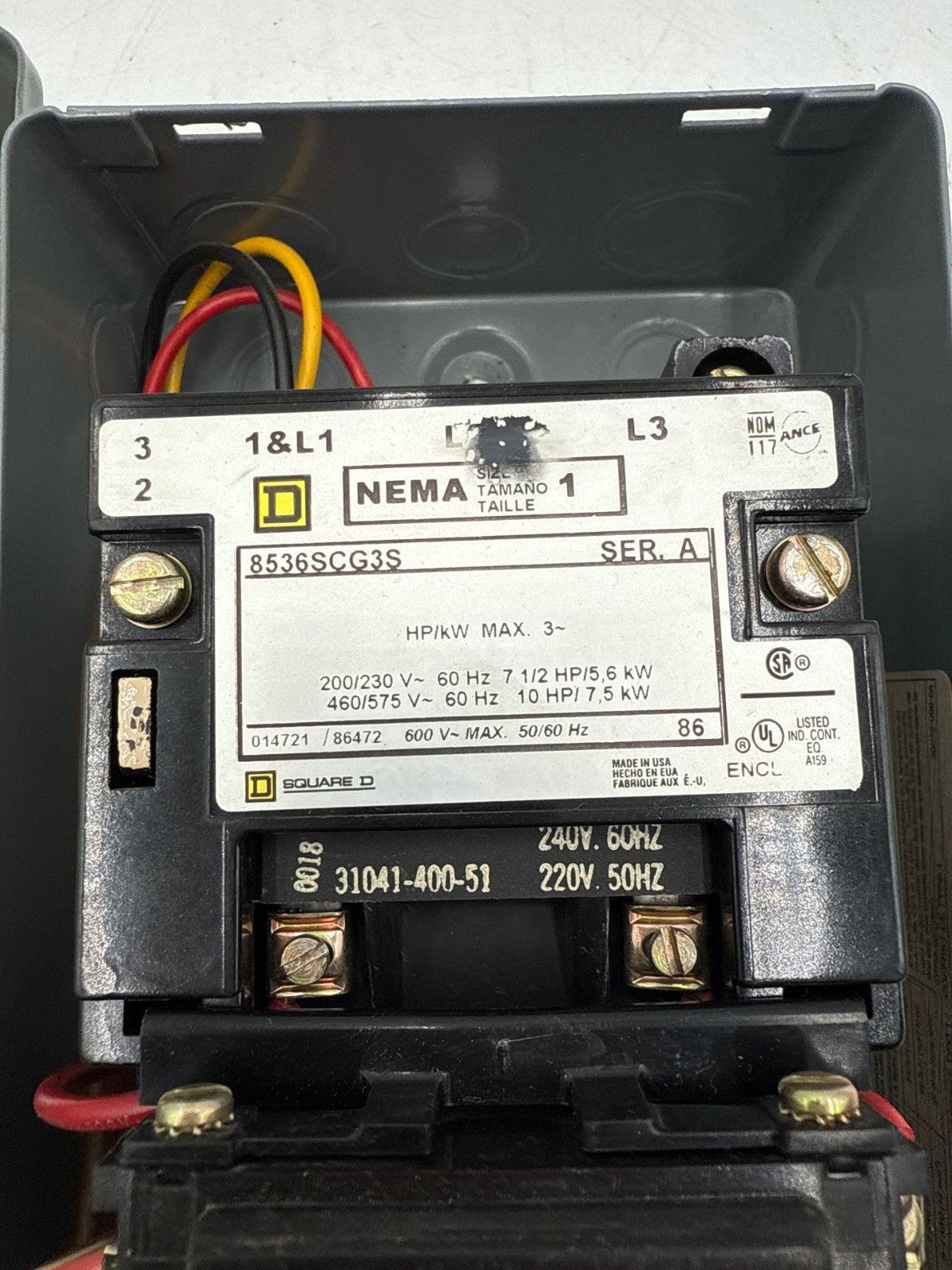Square D 8536SCG3S Enclosed Starter NEMA 1 Coil 220/240V Start Stop Control Used