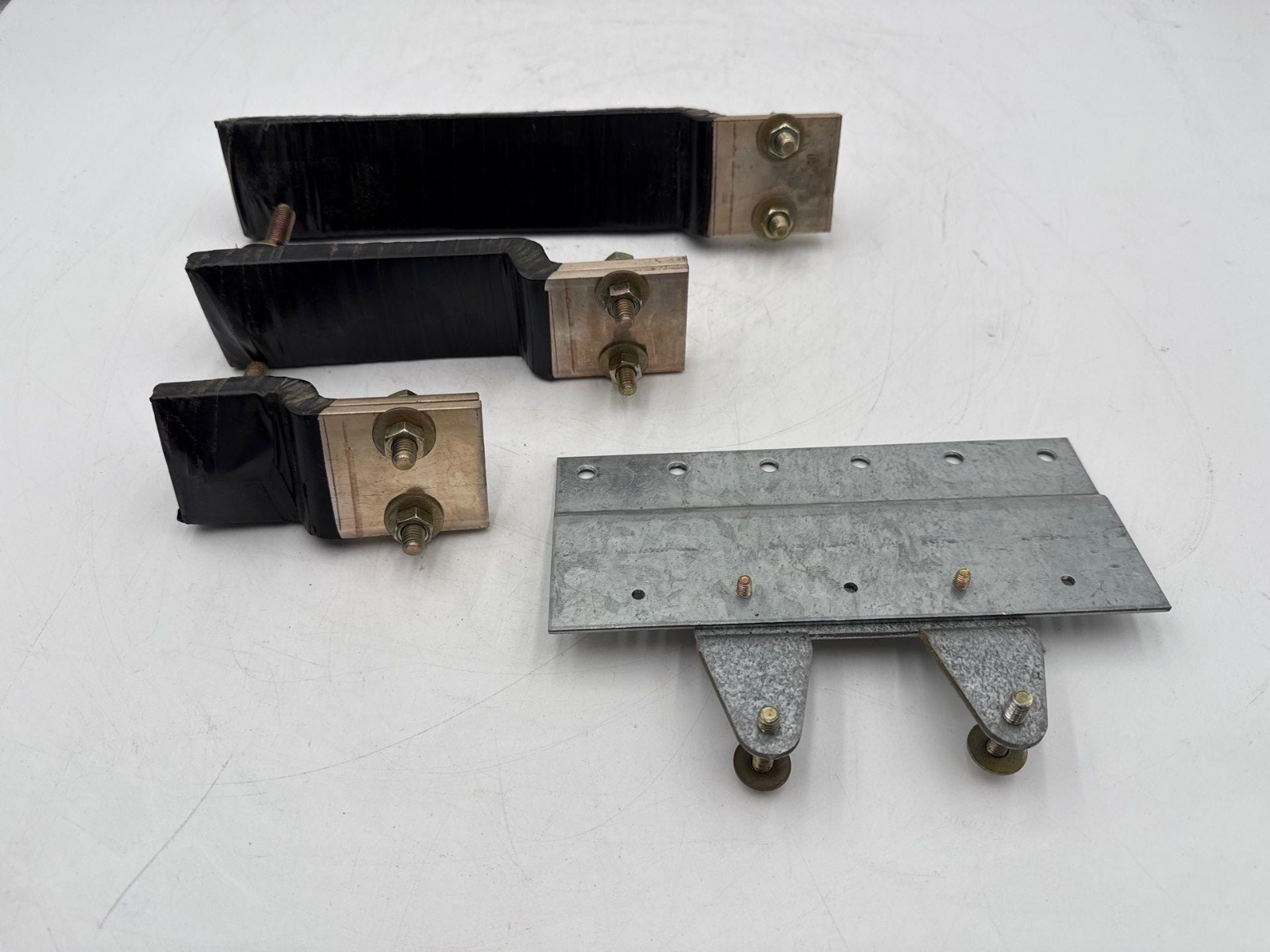 GE TKM12K Circuit Breaker Mounting Hardware Strap Kit 1200A AV-1 AV-2 CCB Panel Used