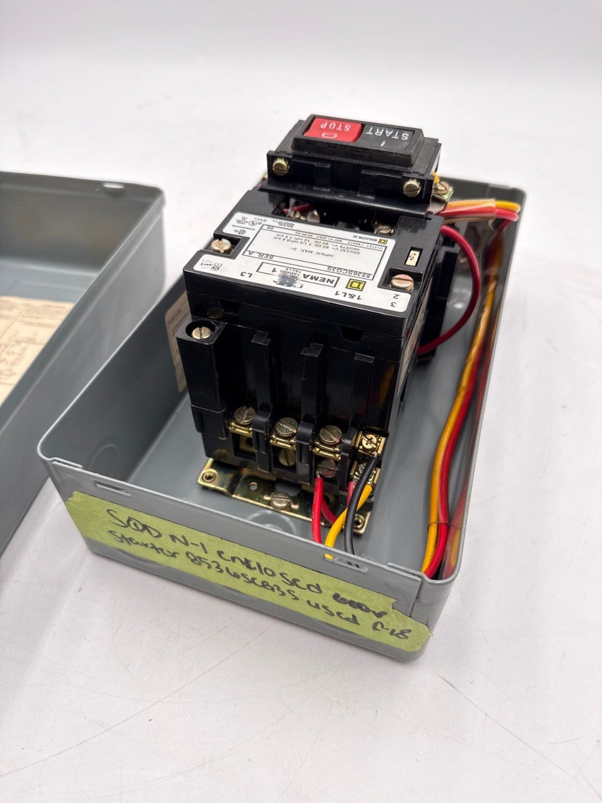 Square D 8536SCG3S Enclosed Starter NEMA 1 Coil 220/240V Start Stop Control Used