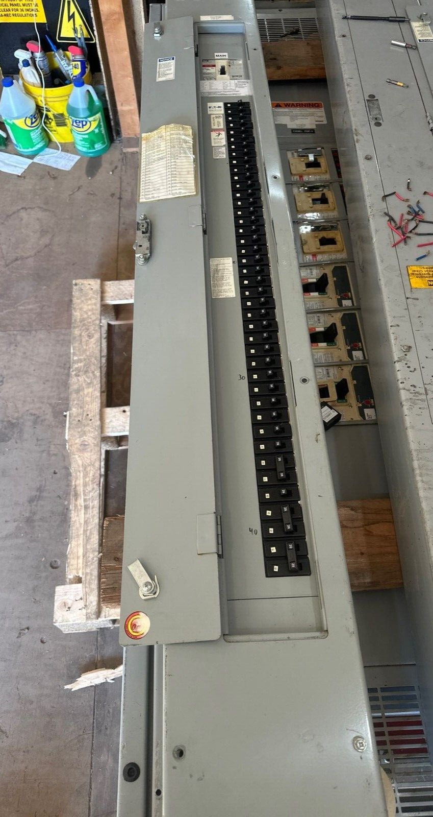 Eaton PRL1a-LX Panelboard 225A 120/240V 1PH 3W Type 1 Indoor Encl 42 Circuit P475 Used