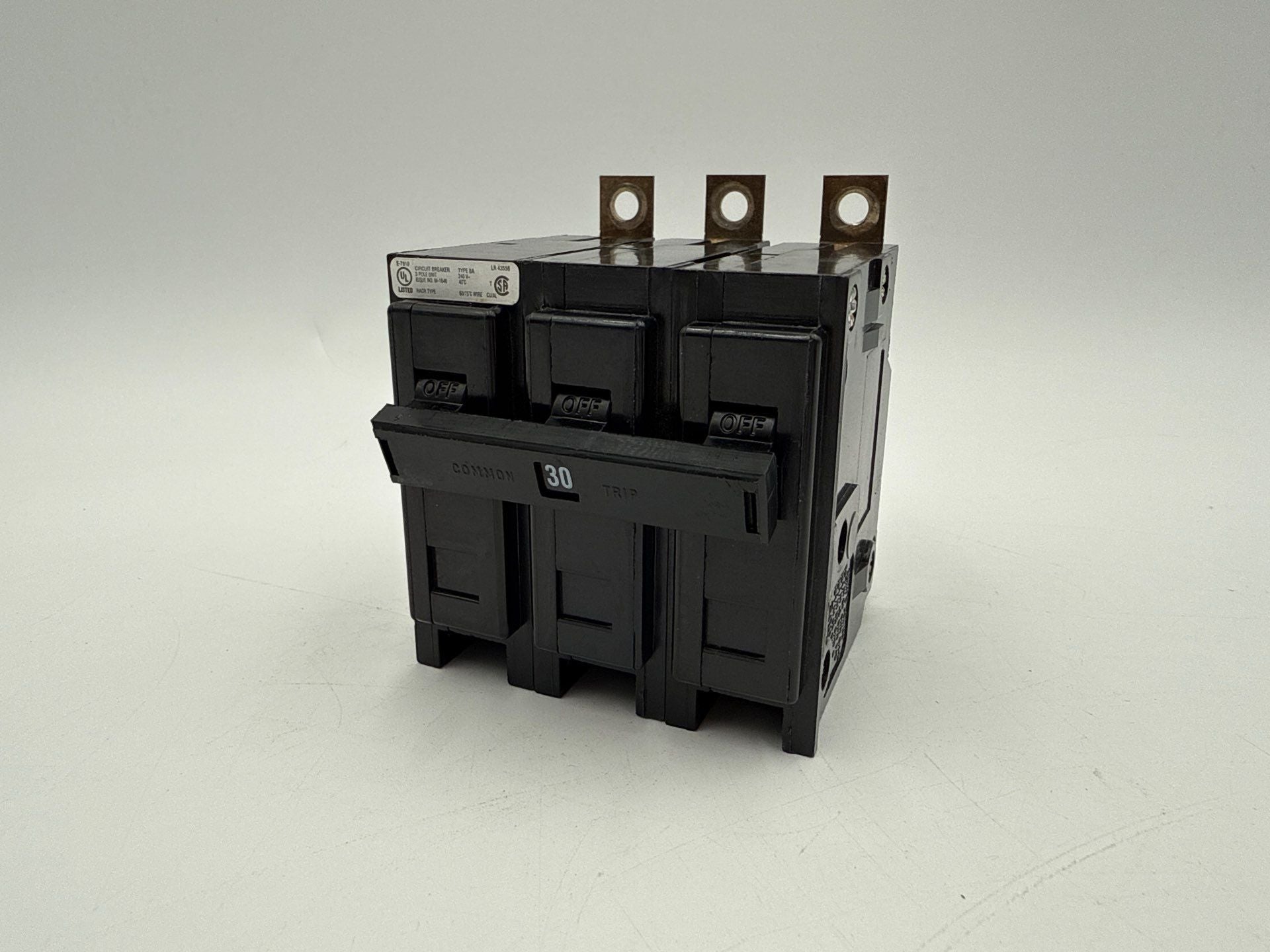Eaton BAB3030H Circuit Breaker 30A 3P 240V BAB 30 Amp 3 Pole Bolt On 3PH Used