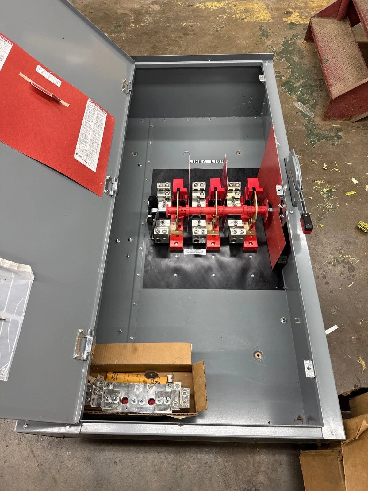 Square D H367NR Safety Disconnect Switch 800A 3P 600V 3PH 3R Outdoor 800 Amp Used