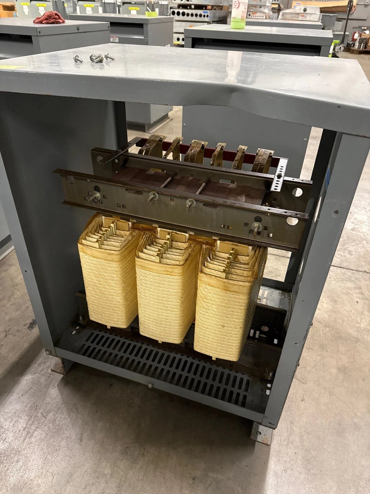 Square D 112.5KVA EE112T3H 3PH Transformer Pri 480V Sec 208Y/120V Indoor T283 Used