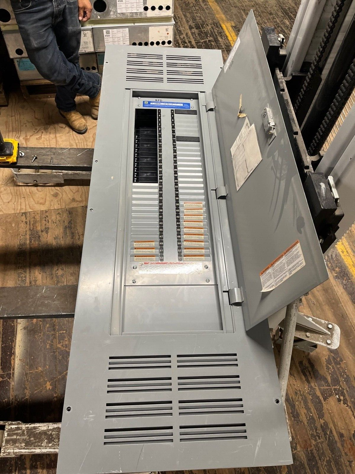 Square D NF Panelboard 600A 480Y/277V 3PH 4W MLO 54 Circuit Main Lug Indoor Encl P560 Used