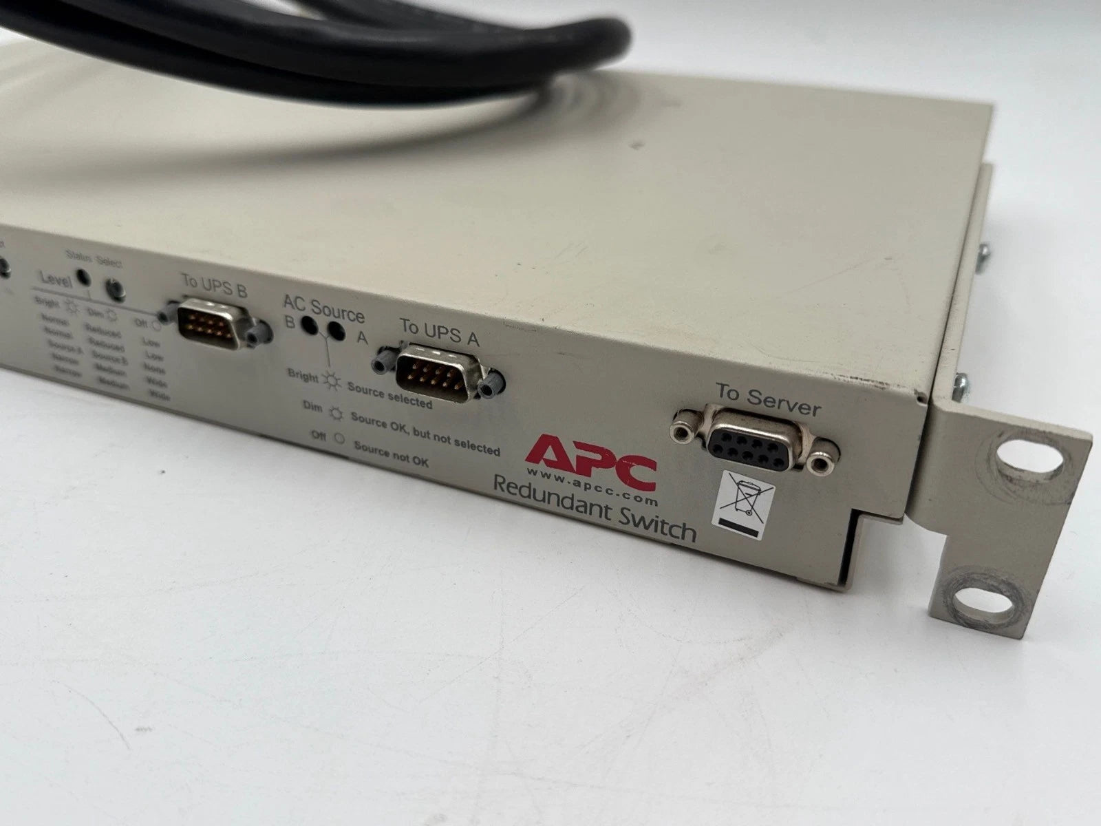 APC SU042-4 Rack-Mount Transfer Switch 30Amp 120V (2) L5-30 In (6) 5-20 Out Used