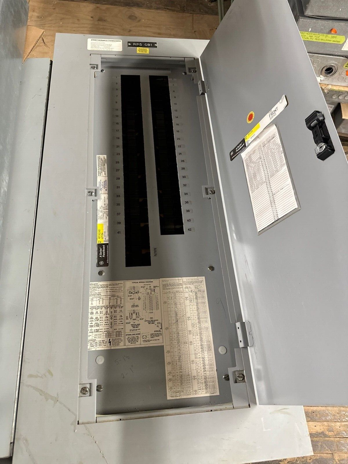 GE AQF3421ABX Panelboard 125A 208Y/120V 3PH 42 CIR Indoor Encl MCB AB43B Box P076 Used