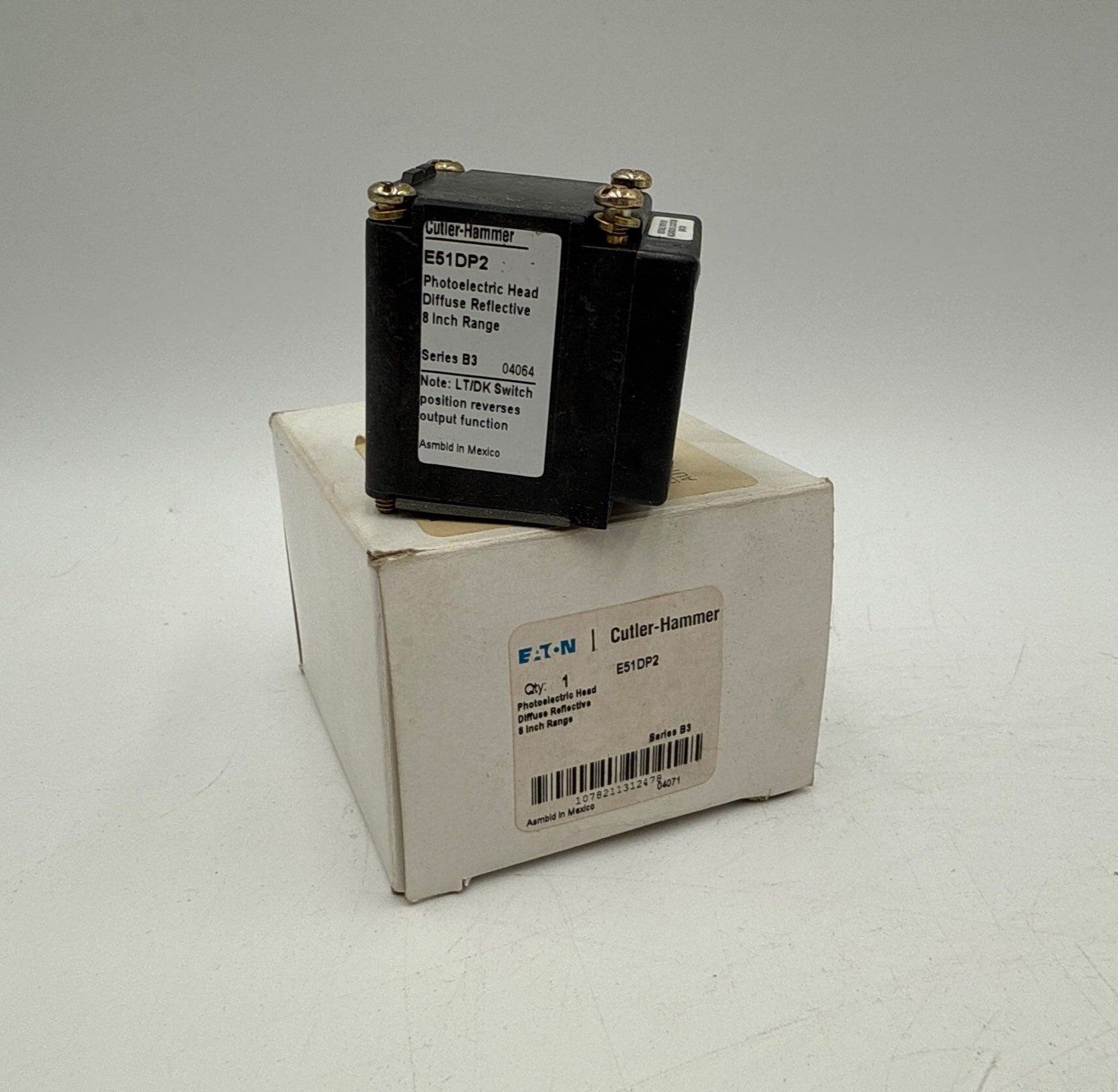 Eaton E51DP2 Diffuse Reflective Photoelectric Head 8 Inch Range LT/DK Switch New