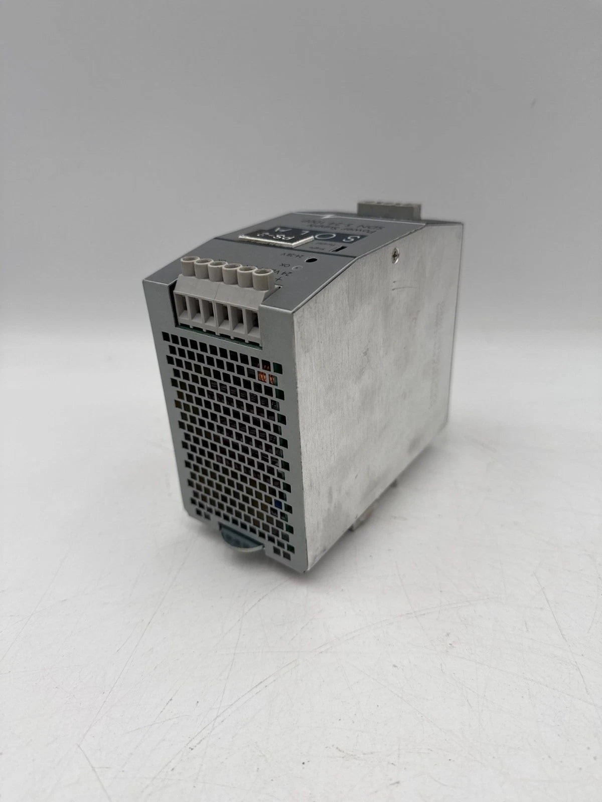 SOLA SDN 5-24-100P Power Supply 115/230VAC 2.2/1.0A 24VDC 5A DIN Rail Mount Used