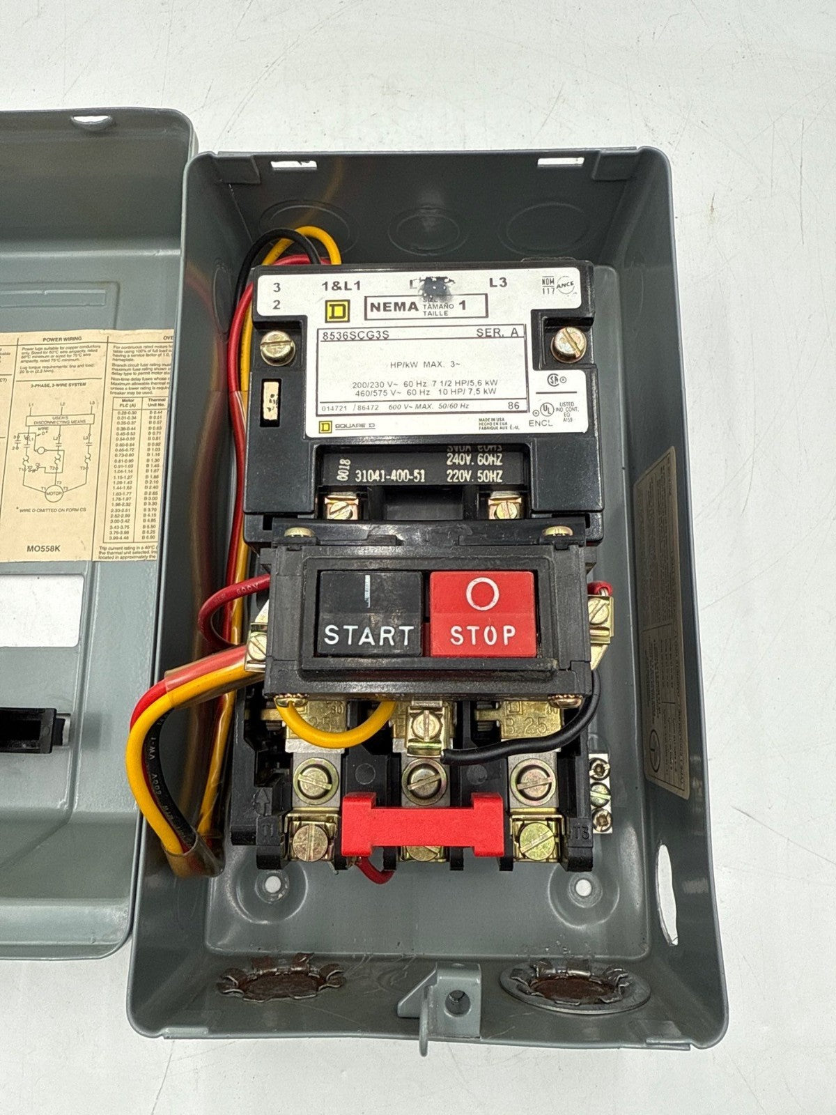 Square D 8536SCG3S Enclosed Starter NEMA 1 Coil 220/240V Start Stop Control Used