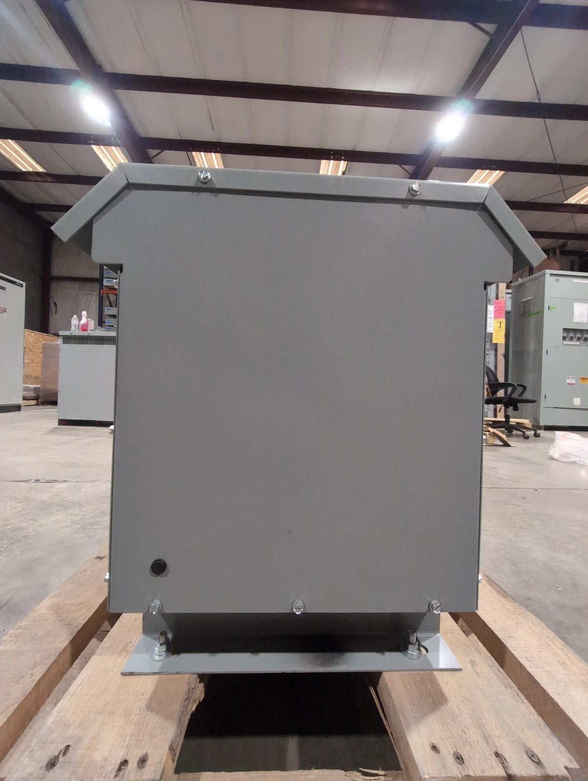 15KVA Siemens 3F3Y015D16 Transformer Pri 480V Sec 208/120V 3PH 3R Encl Outdoor New