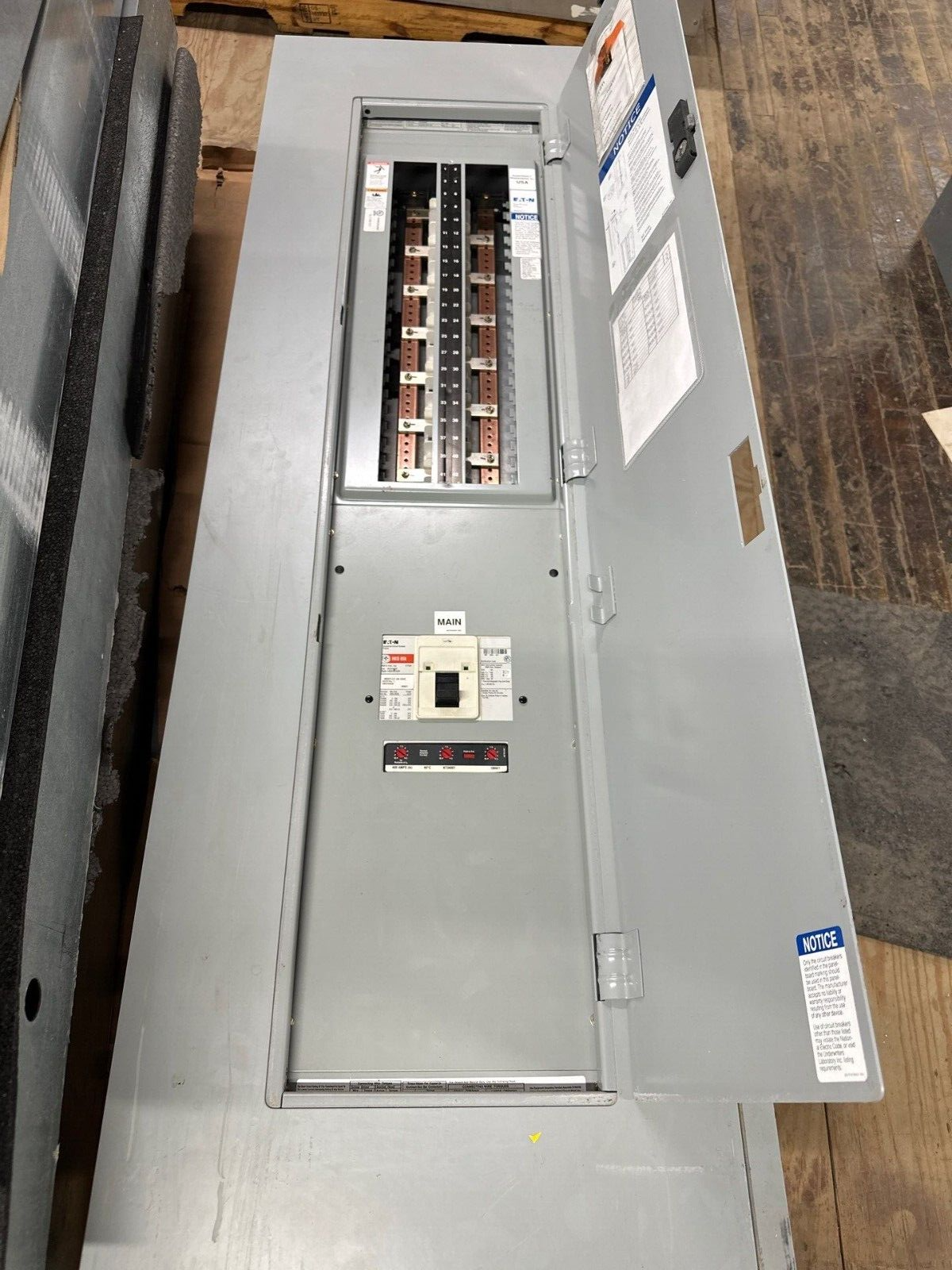 Eaton PRL1A Pow-R-Line Panelboard 400A 208Y/120V 3PH 4W MCB Indoor Encl 42 Cir P087 New