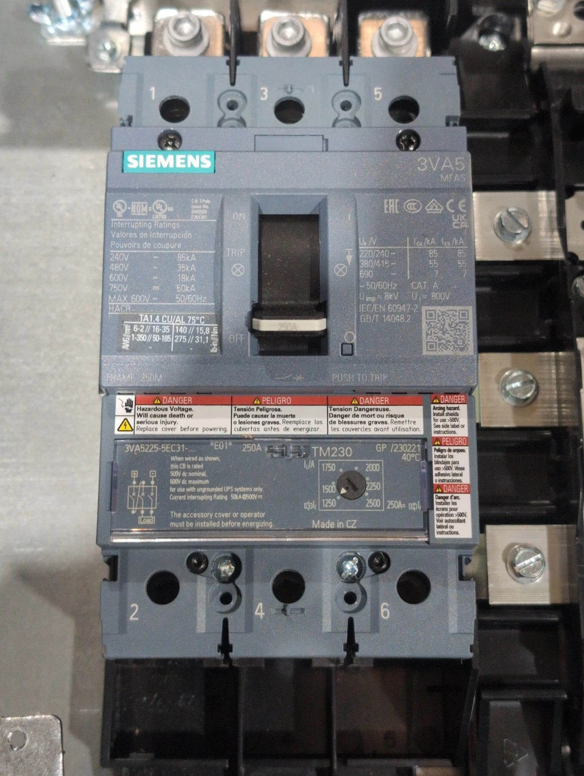 Siemens P1 Panelboard 250A 208/120V 3PH MCB Panel 250 Amp 54 Cir P1C54VA250ABST New
