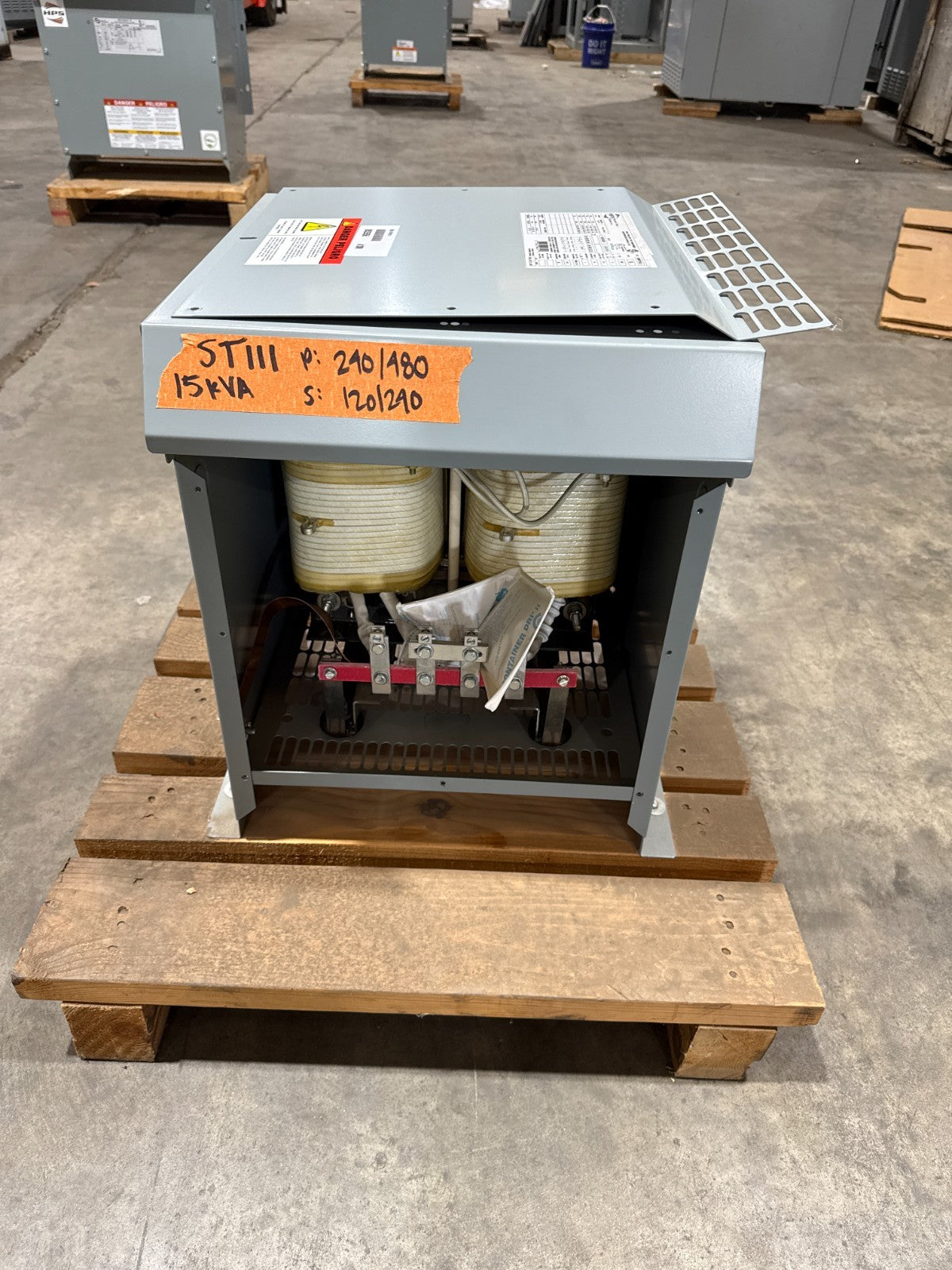 15 KVA Hammond NMF015LE Transformer Pri 240/480V Sec 120/240V 1PH 3R Encl New