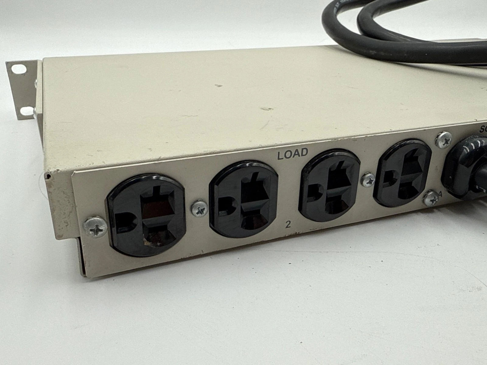 APC SU042-4 Rack-Mount Transfer Switch 30Amp 120V (2) L5-30 In (6) 5-20 Out Used