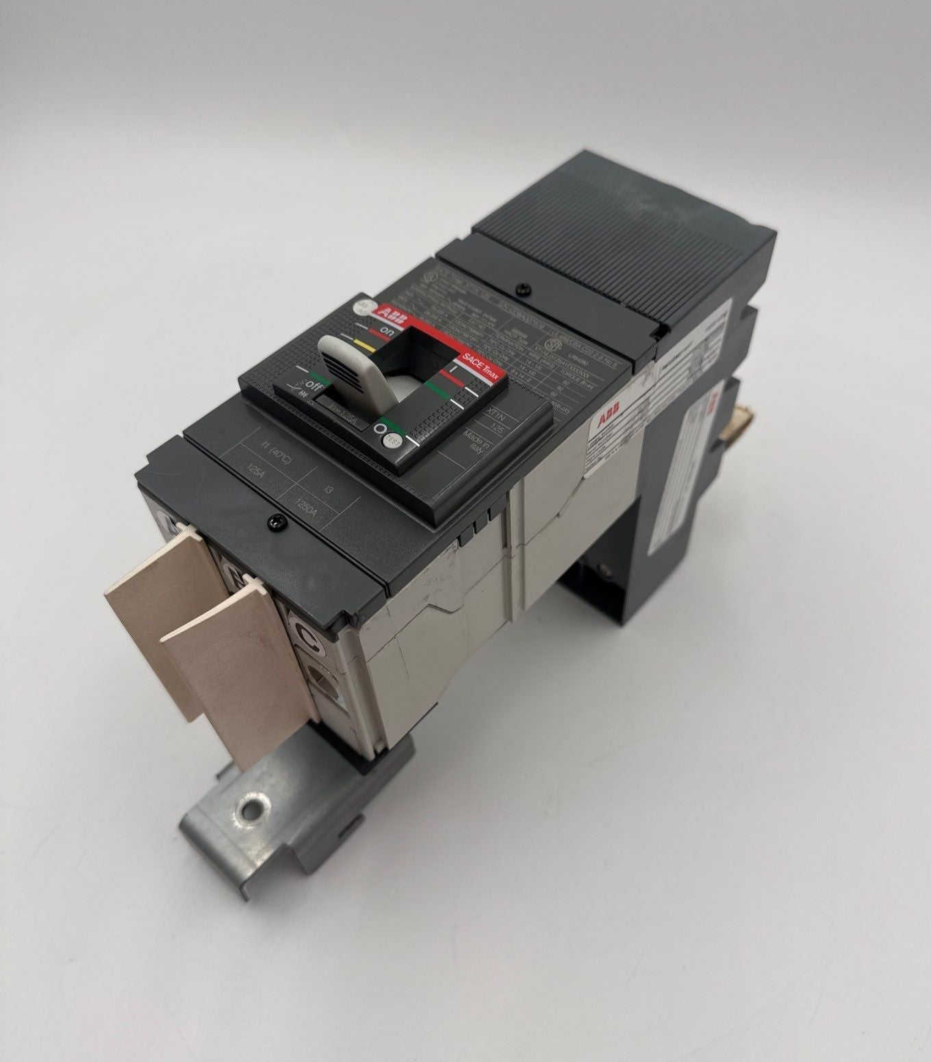 ABB XT1NU3125AYD000XXX ReliaGear Circuit Breaker 125A 3P 600V XT1N 125 125 Amp Used