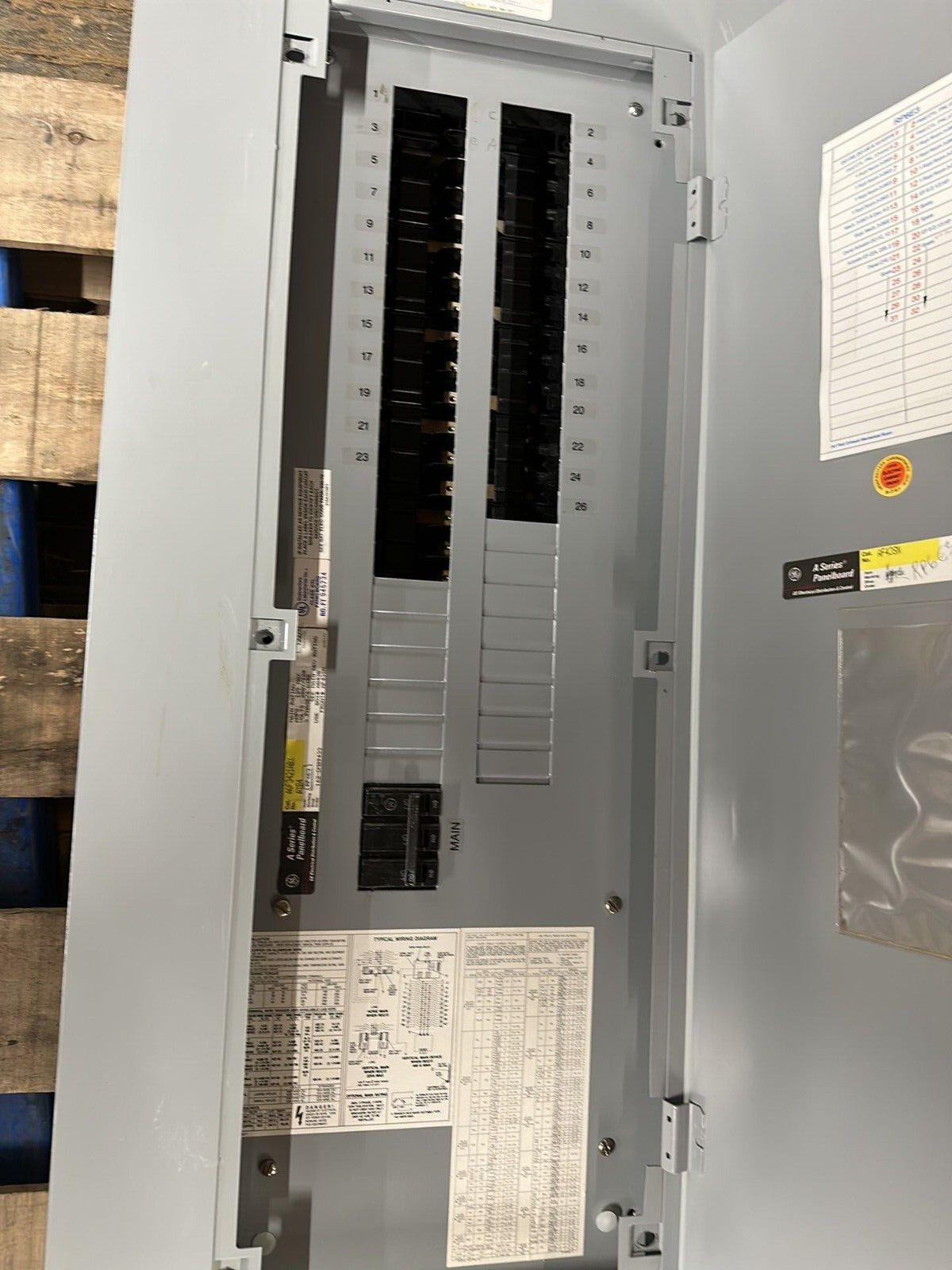 GE AQF3421ABX Panelboard 125A 208Y/120V 3PH 4W 42 CIR MCB Main THQB32100 Indoor P013 Used