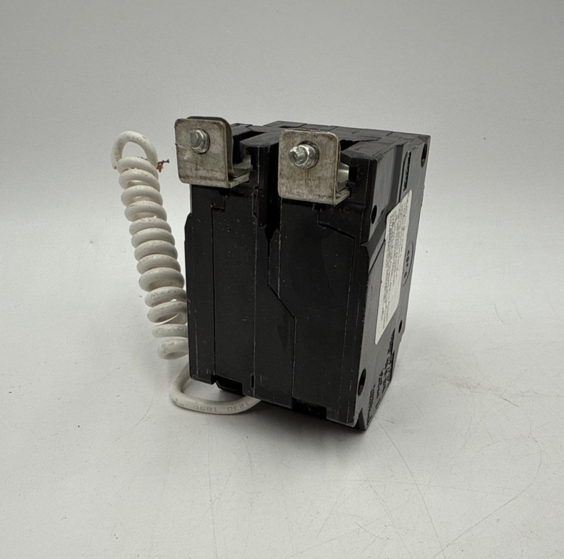 GE THHQB2120GFT Circuit Breaker 20A 2P 240V 22kA THHQB 20 Amp Bolt On GFCI New