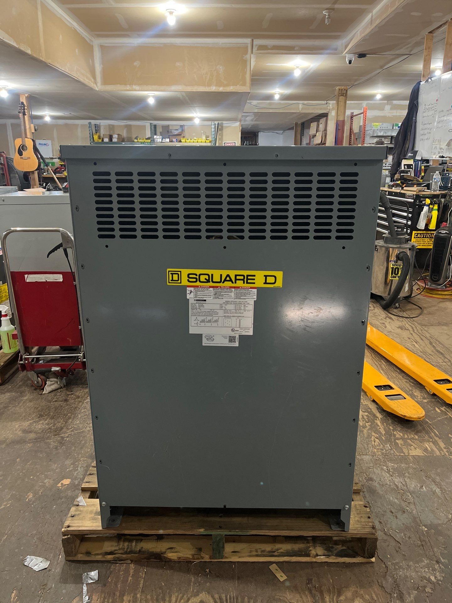 112.5kVA Square D EX112T3H Transformer Pri 480V Sec 208/120V 3PH Type 1 Used