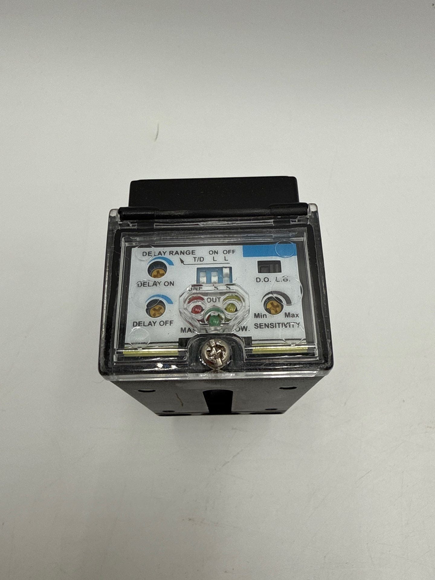 Eaton 1451E-8504 Photoelectric Sensor Polarized Reflex 24-240VAC 12-240VDC New