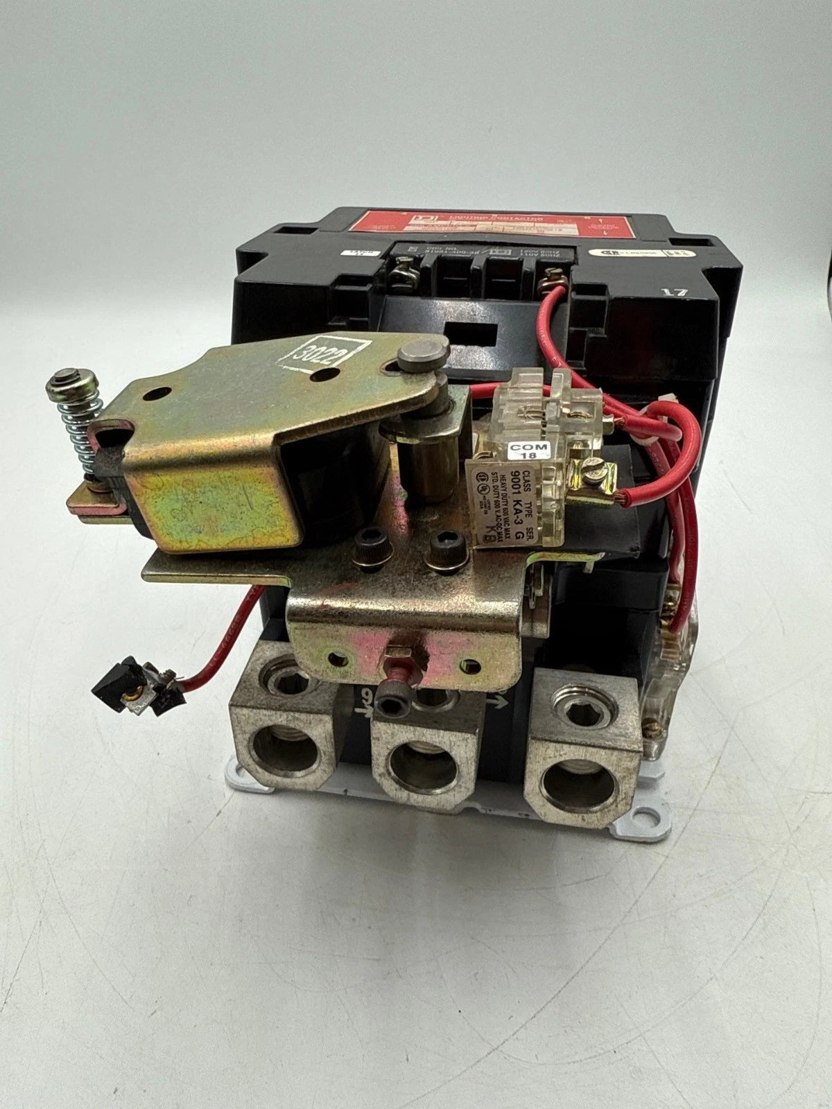 Sq D 8903SV011 Lighting Contactor Coil 110/120V 200A 3P 600V Mechanically Held Used