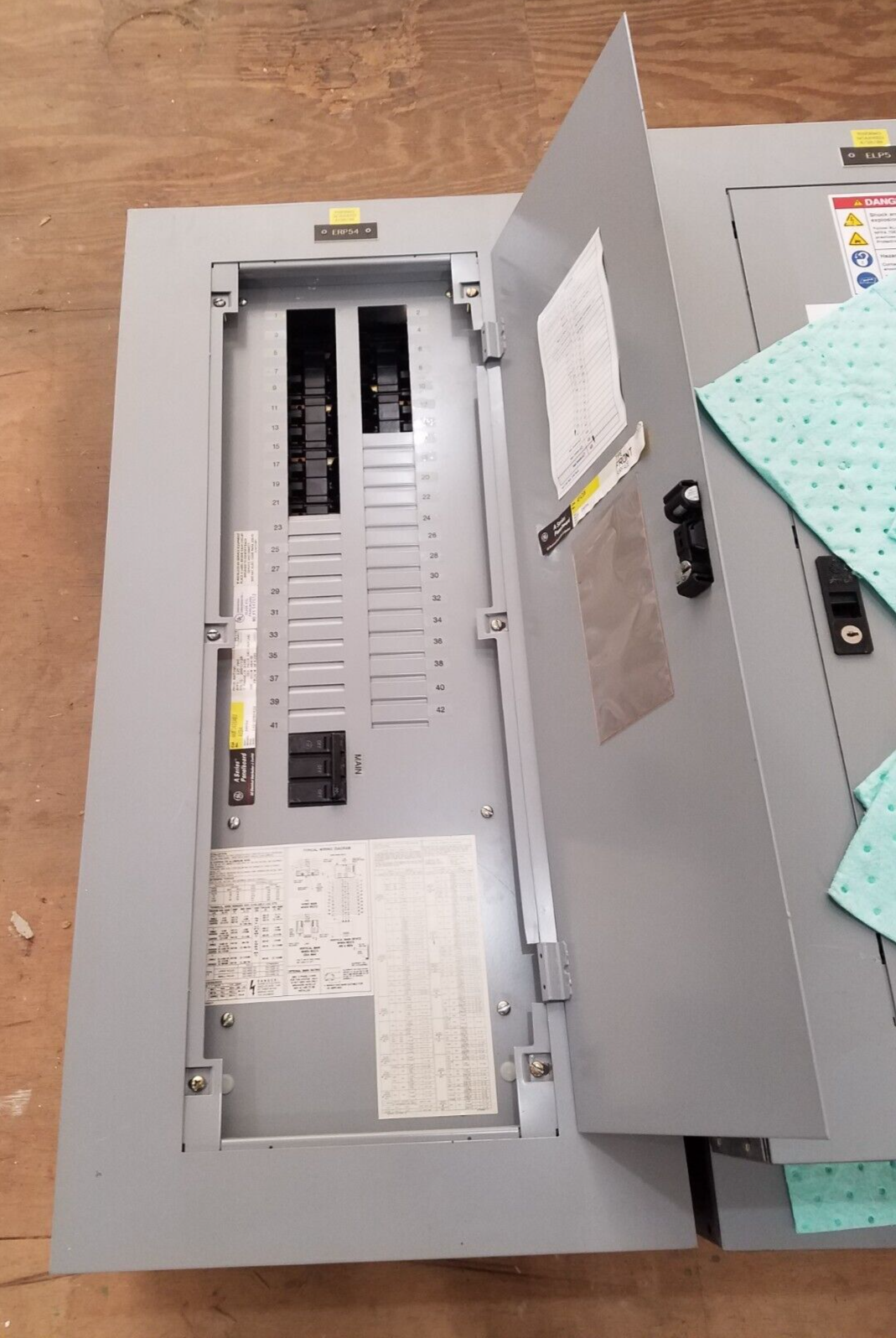 GE AQF3421ABX Panelboard 125A 208Y/120V 3PH 4W 42 Circuit MCB Main THQB32100 P038 P035 Used