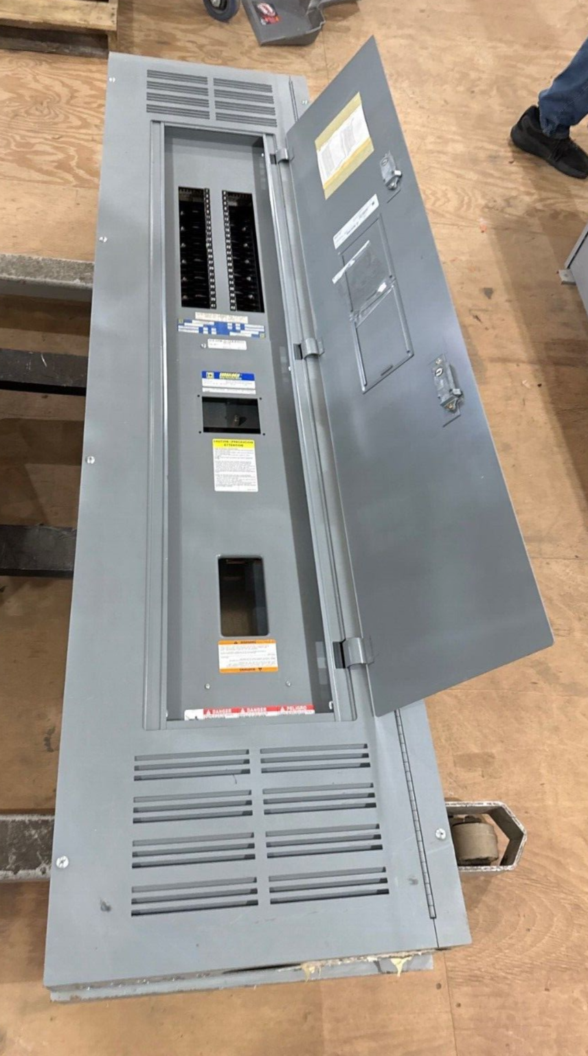 Square D NQOD Panelboard 250A 400A 208/120V 3PH 4W 42 Circuit MCB Indoor Encl P302 Used