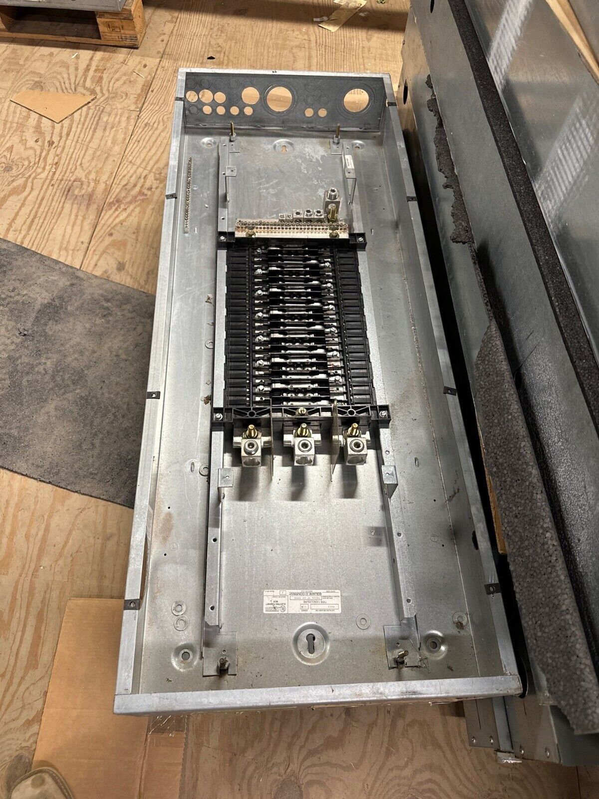 Square D NQOD442L400 Panelboard 400A 208Y/120V 3PH 4W Indoor Encl MLO 42 Circuit P469 Used