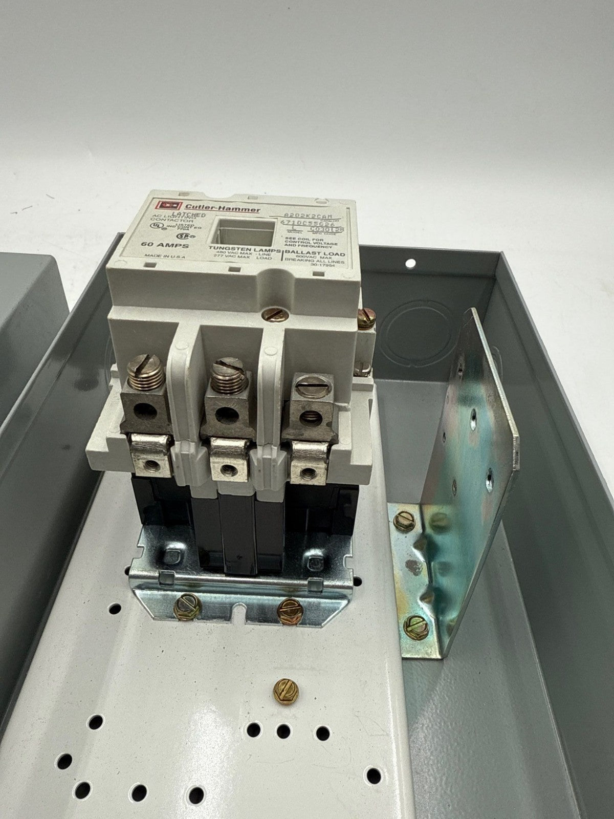 Cutler Hammer ECL04D1A3A Enclosed Lighting Contactor A202K2CAM 3P Coil 110/120V