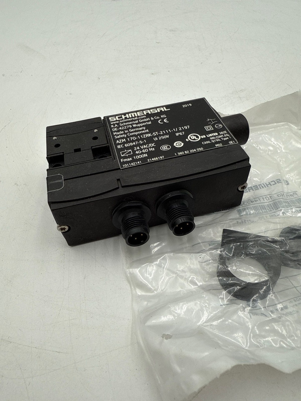 Schmersal AZM 170-11ZRK-ST-2111-1/2197 Safety Interlock Switch 24V AC/DC 40-60Hz New