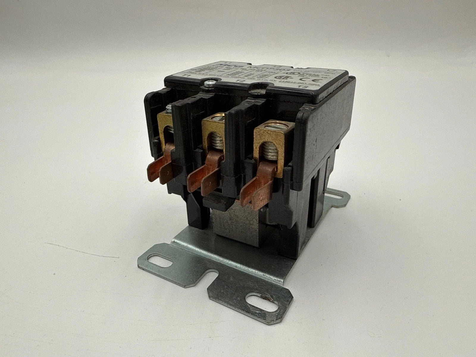 MCG MCDP303 Definite Purpose Contactor 40A 3P 600V 3PH 20HP Coil 277V 40 Amp Used