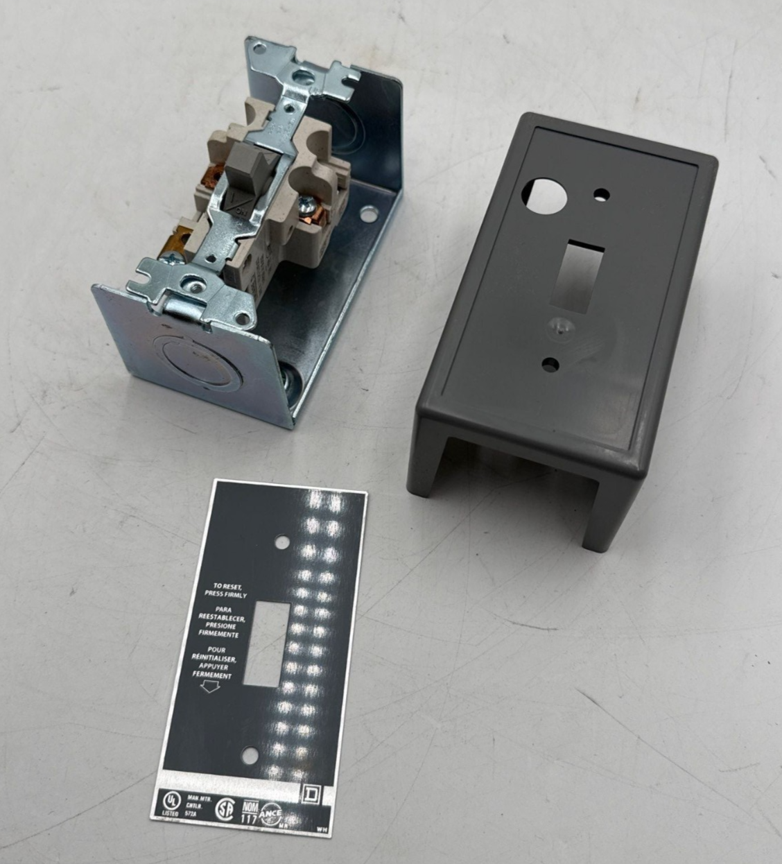 Square D 2510FG1 FHP Manual Motor Starter Switch Control NEMA Type 1 Indoor New