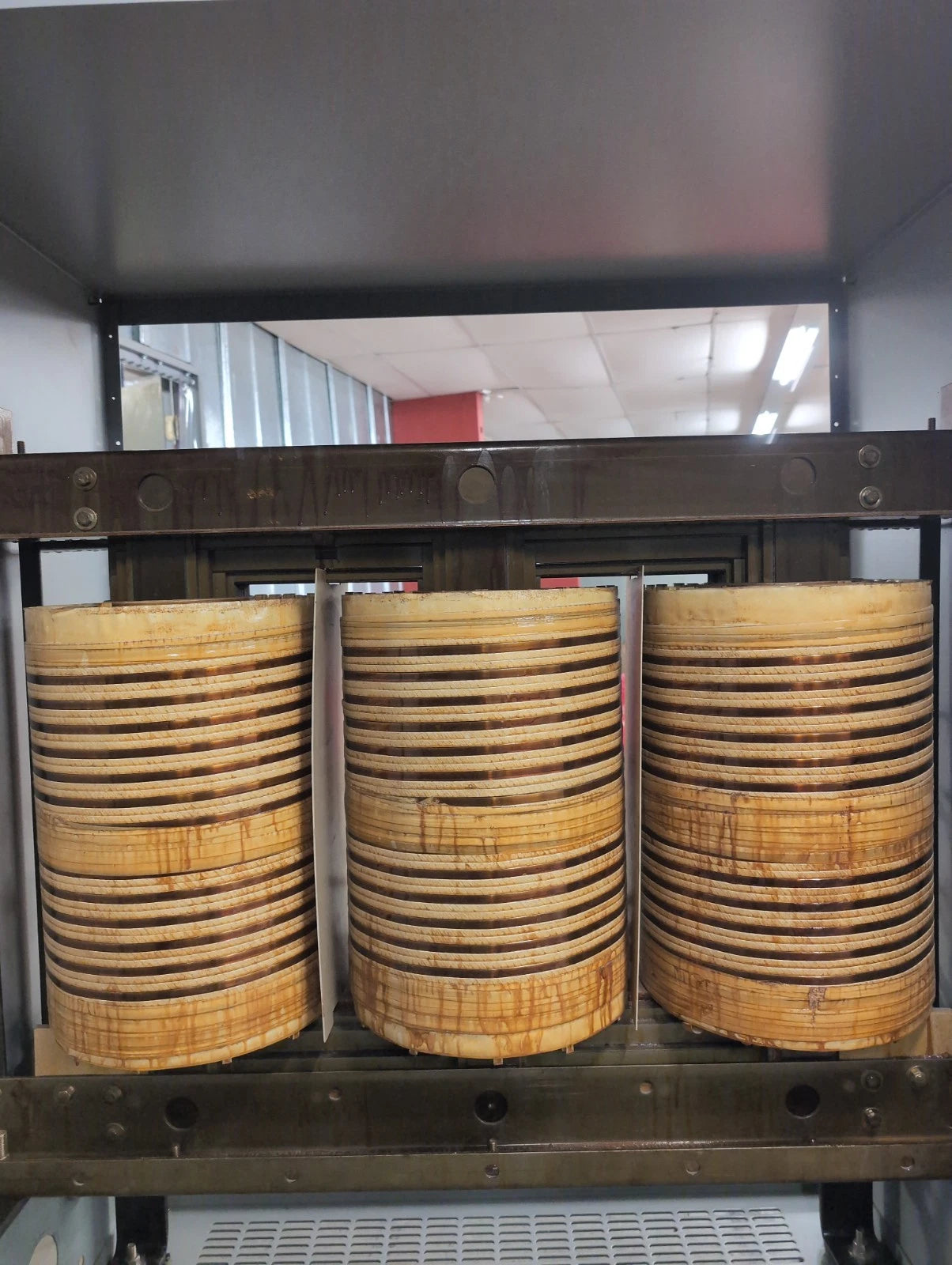 300kVA Siemens 3F3Y300C Transformer Pri 480V Sec 208/120V 3PH Indoor Encl Used