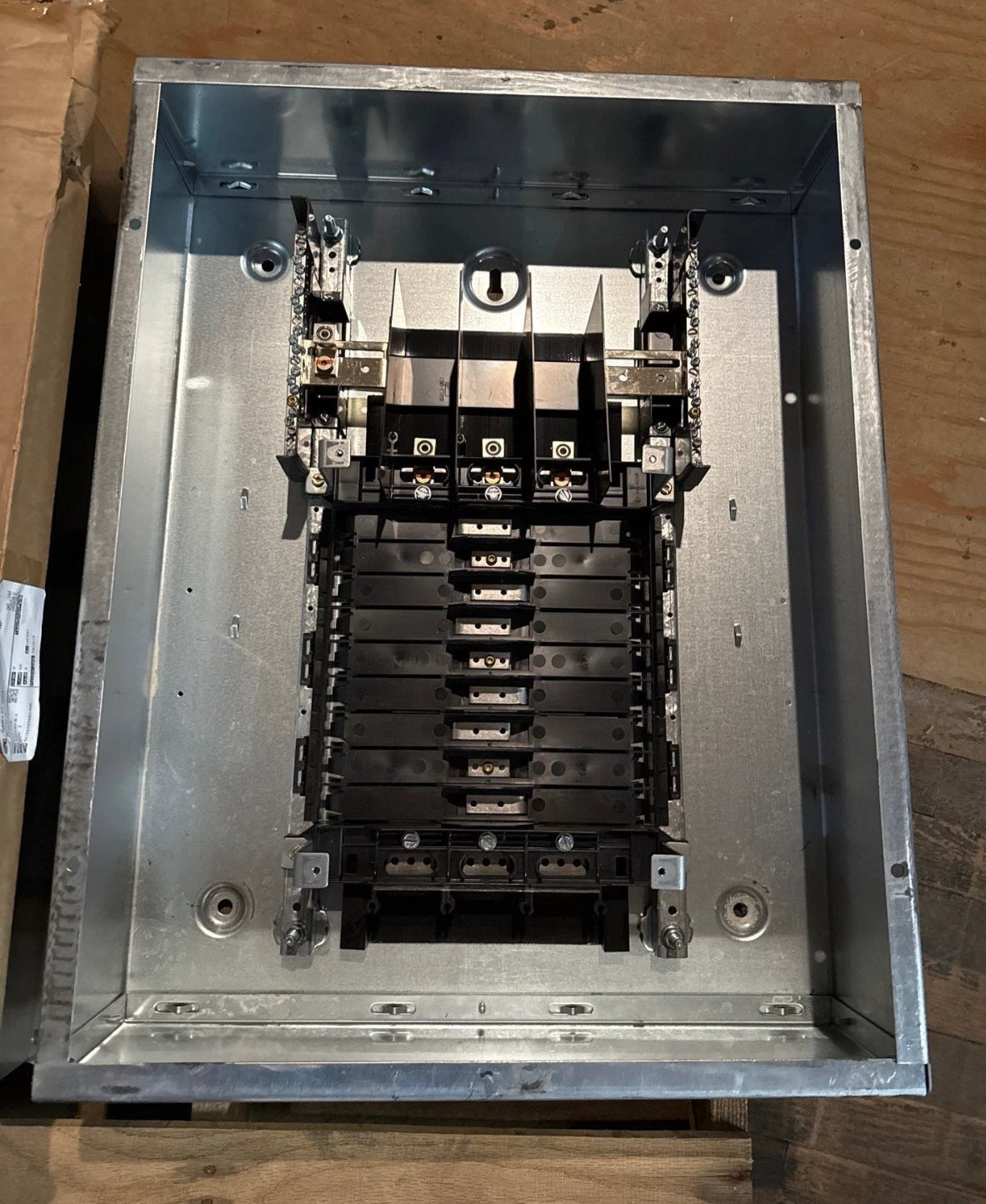 Square D NF Panelboard 100A 480/277V 3PH 4W MLO Panel 100 Amp 18 Cir MH26BE New New
