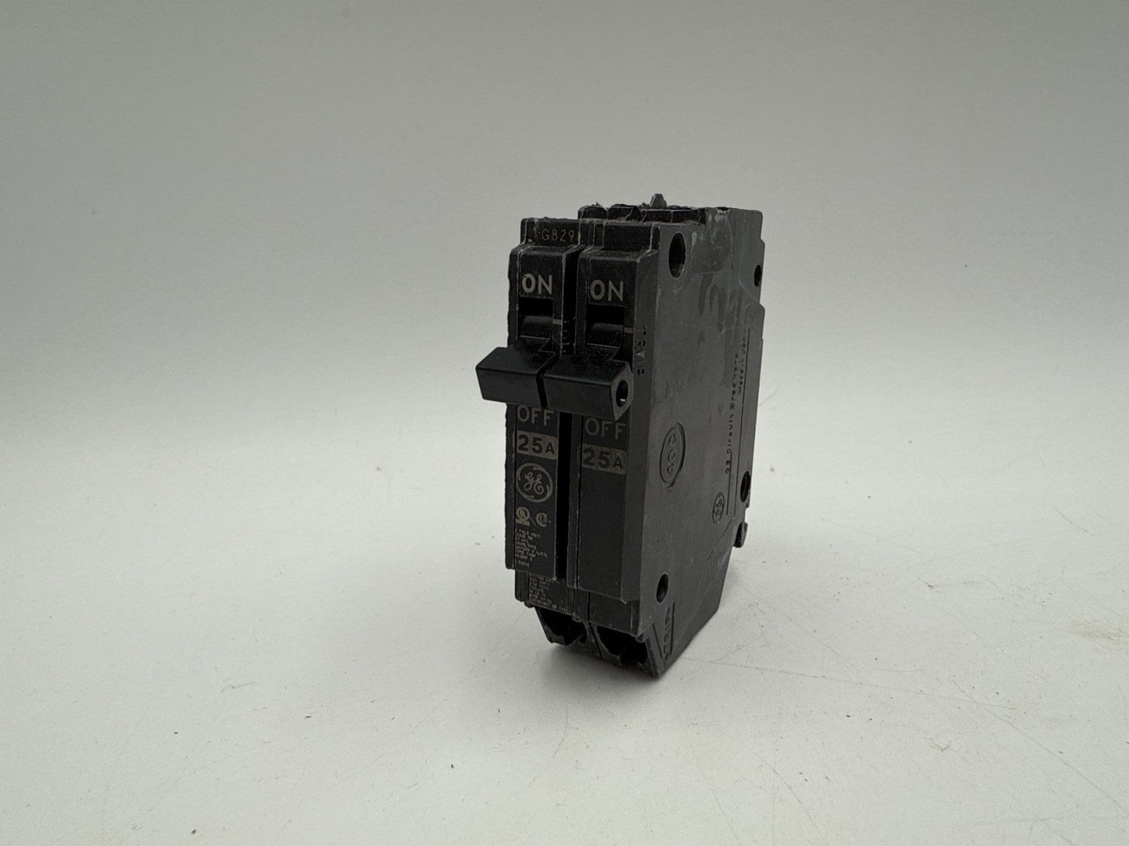 GE THQP225 Circuit Breaker 25A 2P 120/240V THQP 25 Amp 2 Pole Plug On New