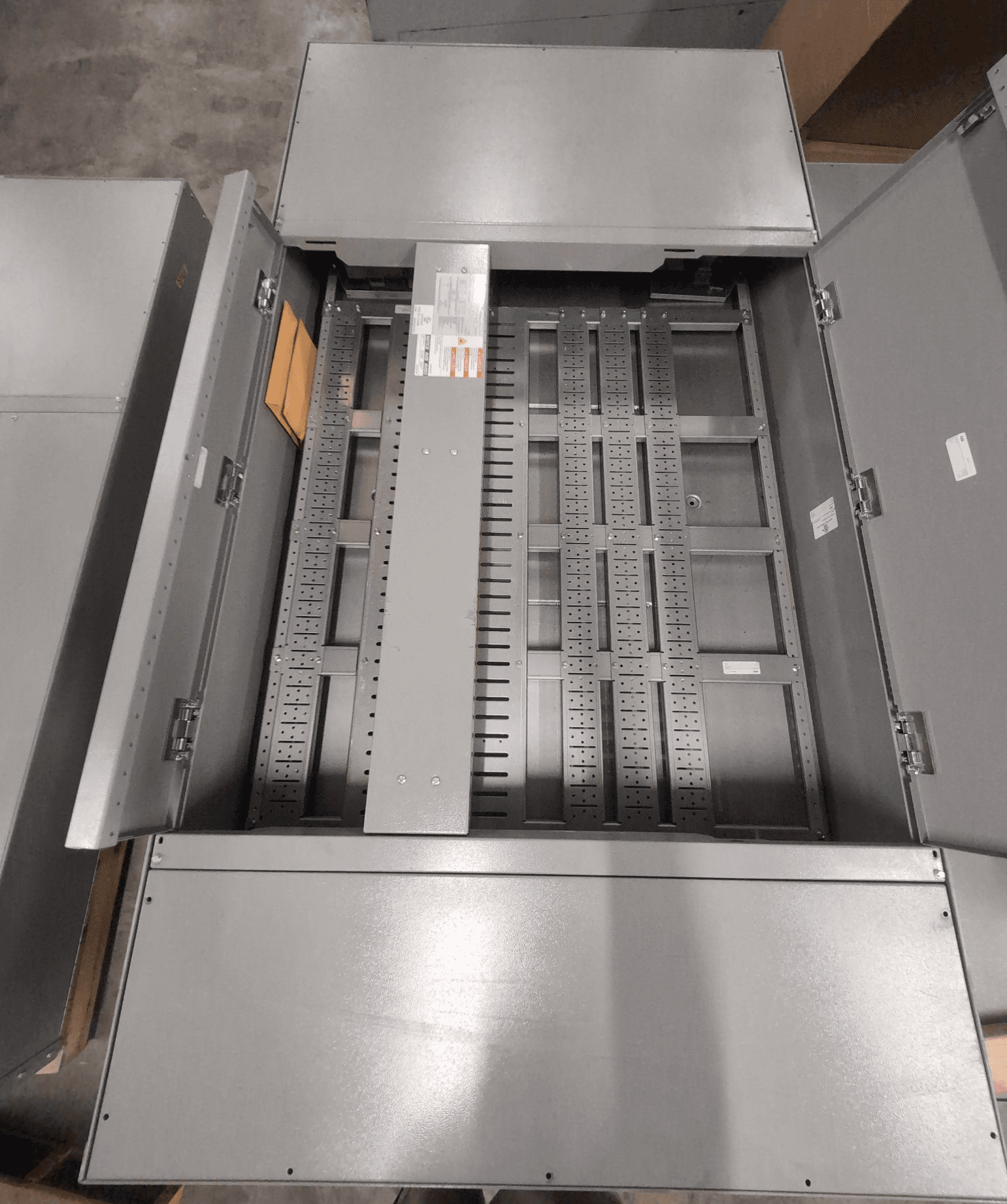 ABB IN3212NN3H2 ReliaGear neXT Panelboard 1200A 600V MLO 64 Cir NEMA 1 – image 1