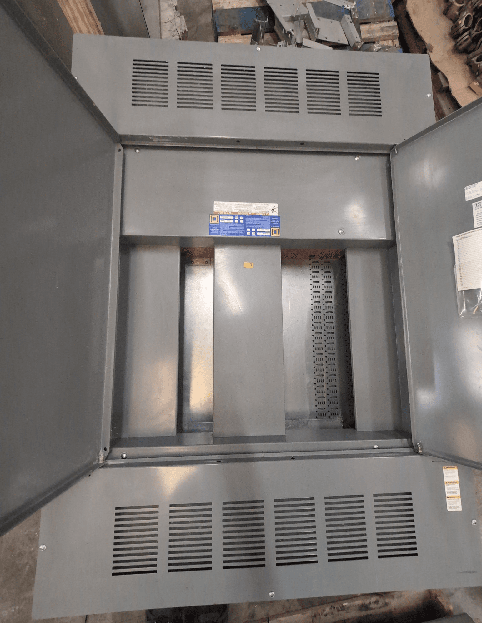 Square D HCW23598 I Line Panelboard 800A 600/250V 42 Cir NEMA 1 – image 1