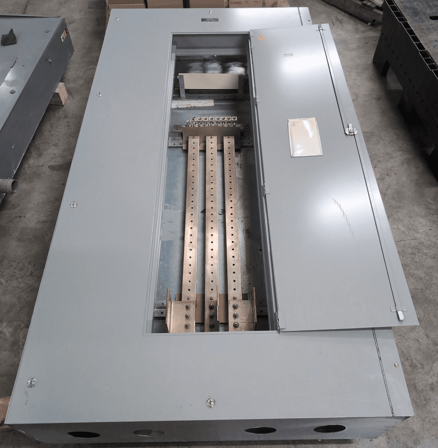 GE E1 CCB Panelboard 1200A 480Y/277V MLO 42 Cir NEMA 2 – image 1